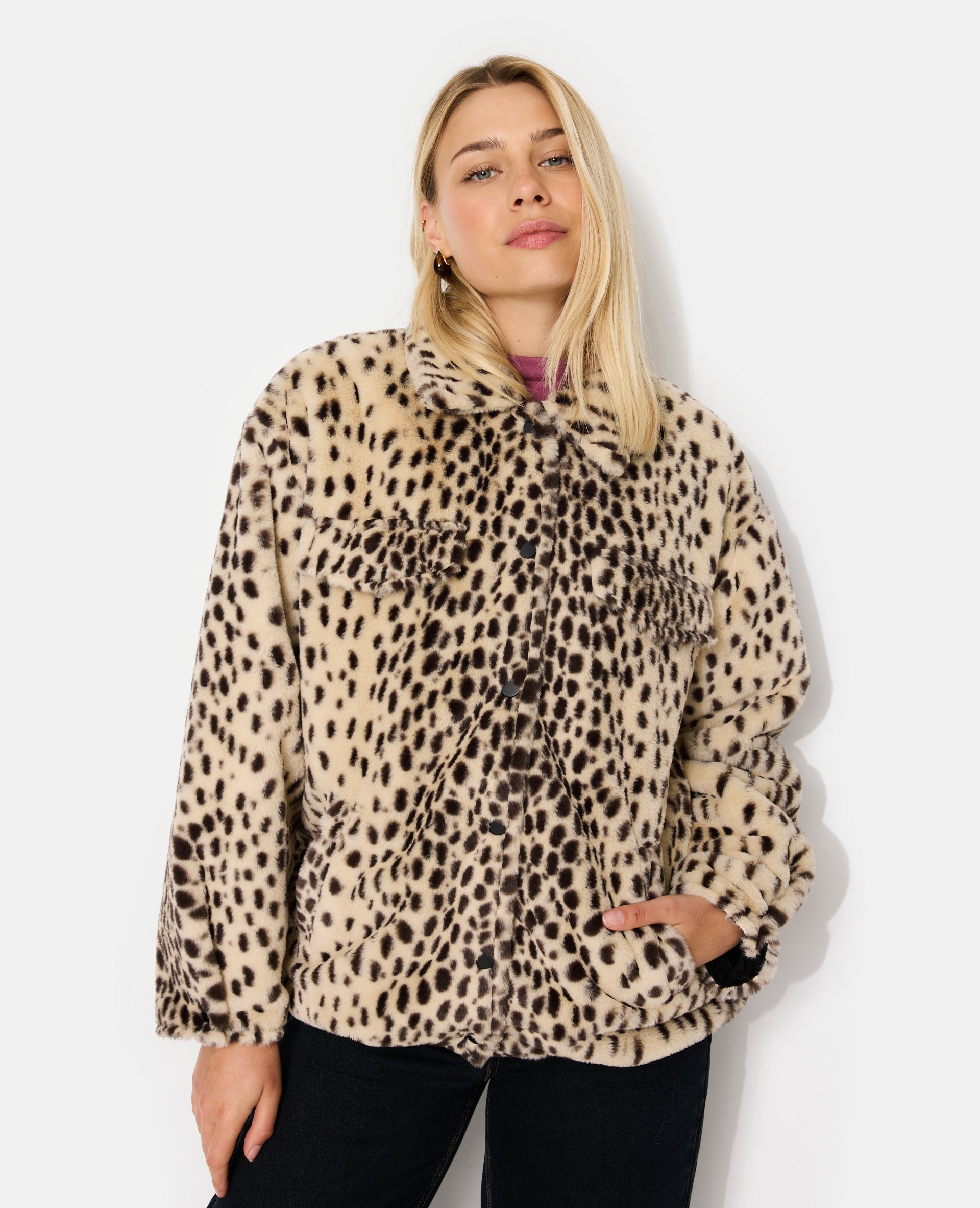 Blouson forme chemise en fausse fourrure motif guépard