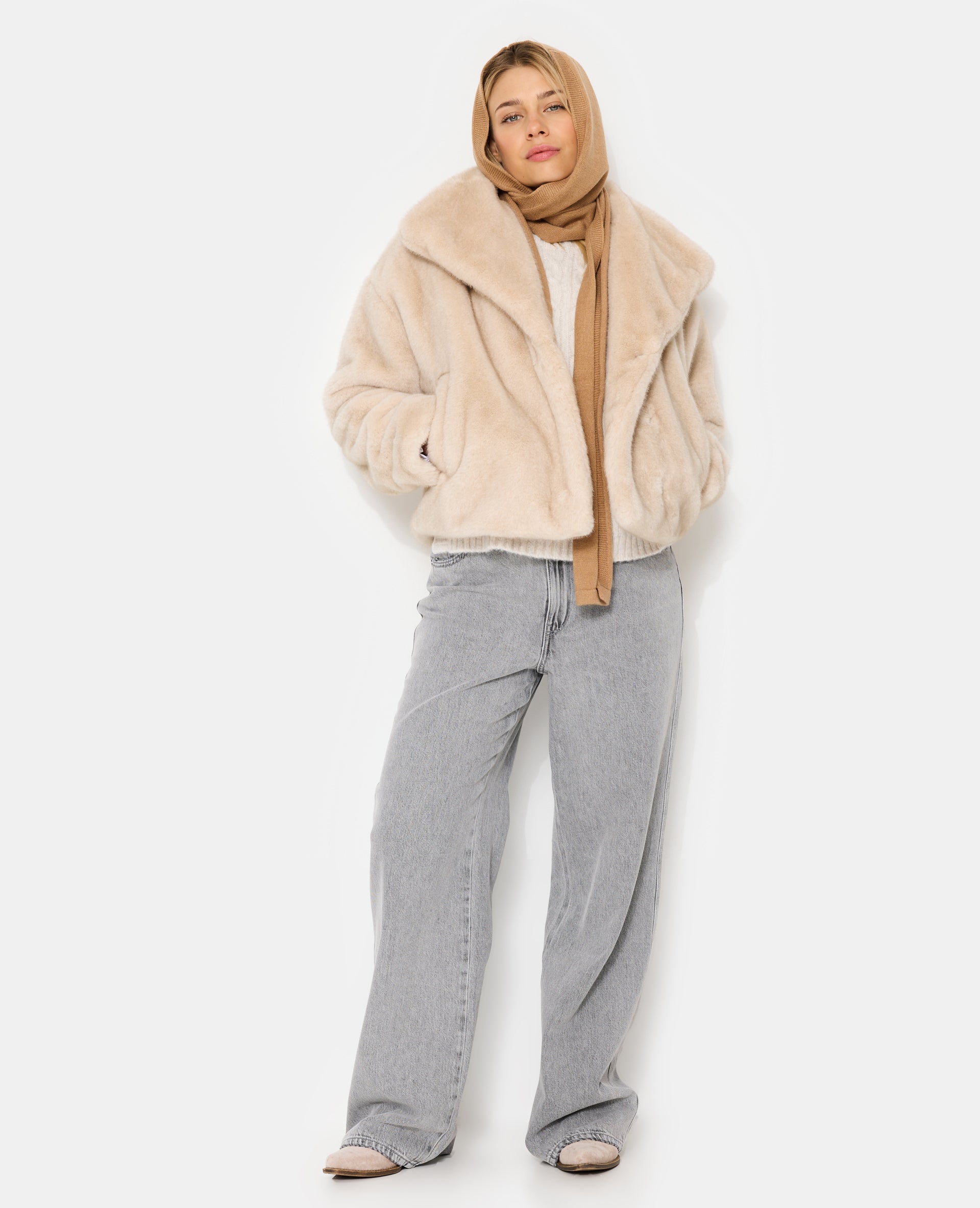 Blouson fausse fourrure avec grand col