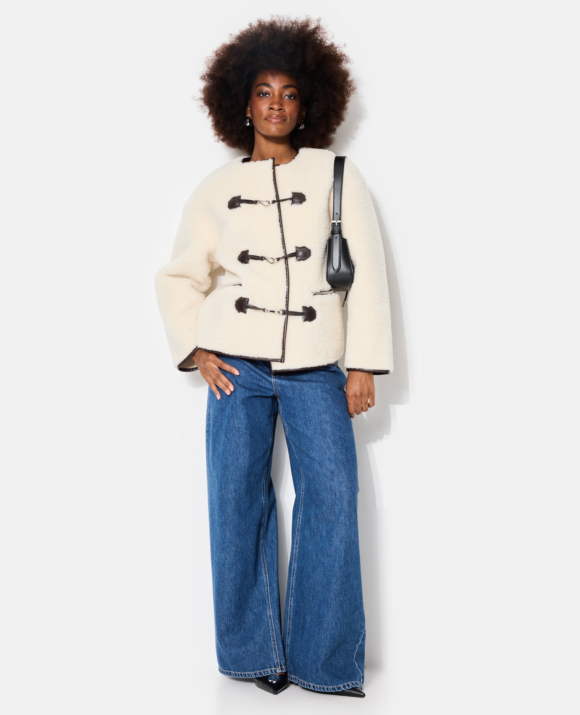 Blouson droit en sherpa avec attaches mousqueton