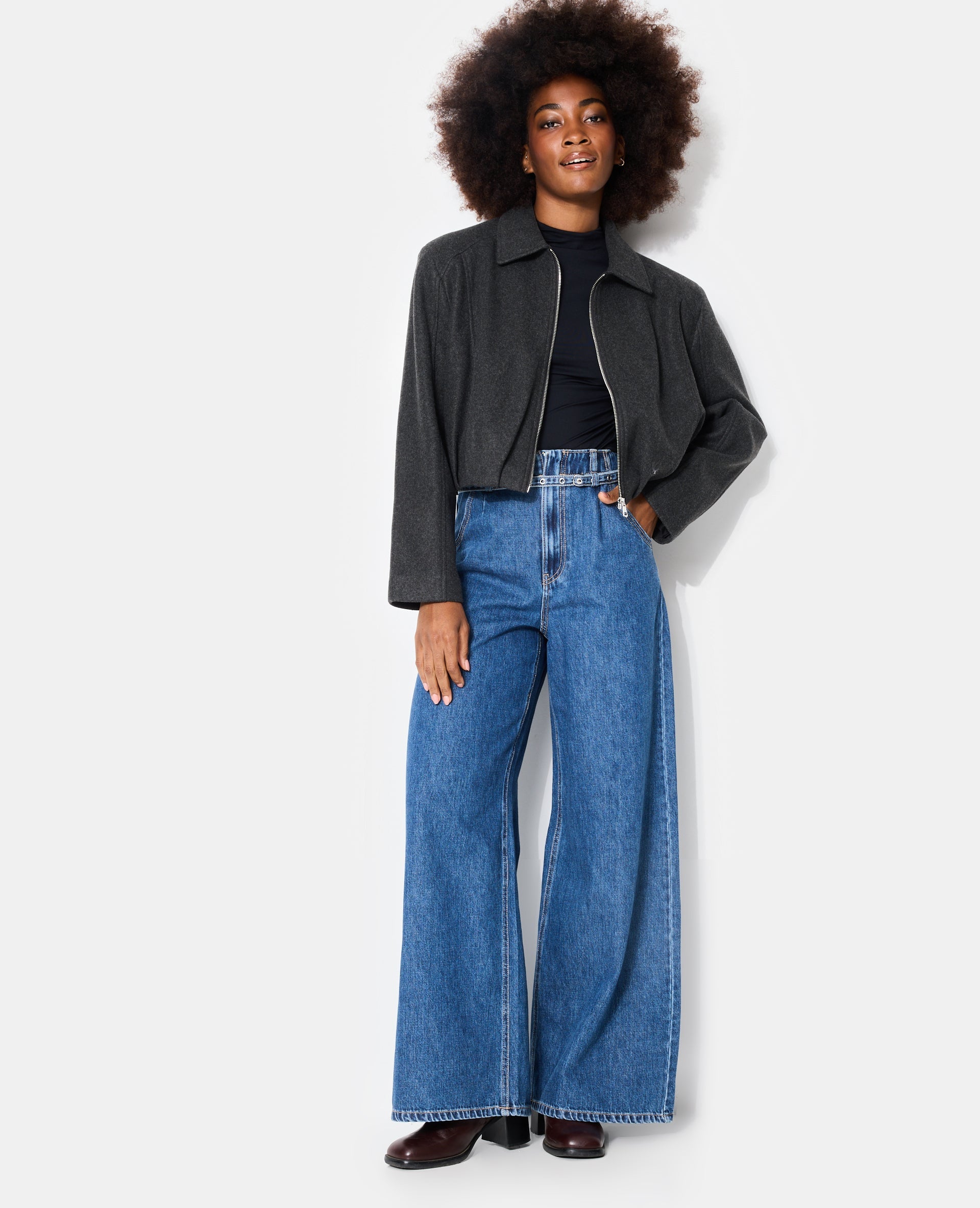 Manteau court drap de laine forme boule