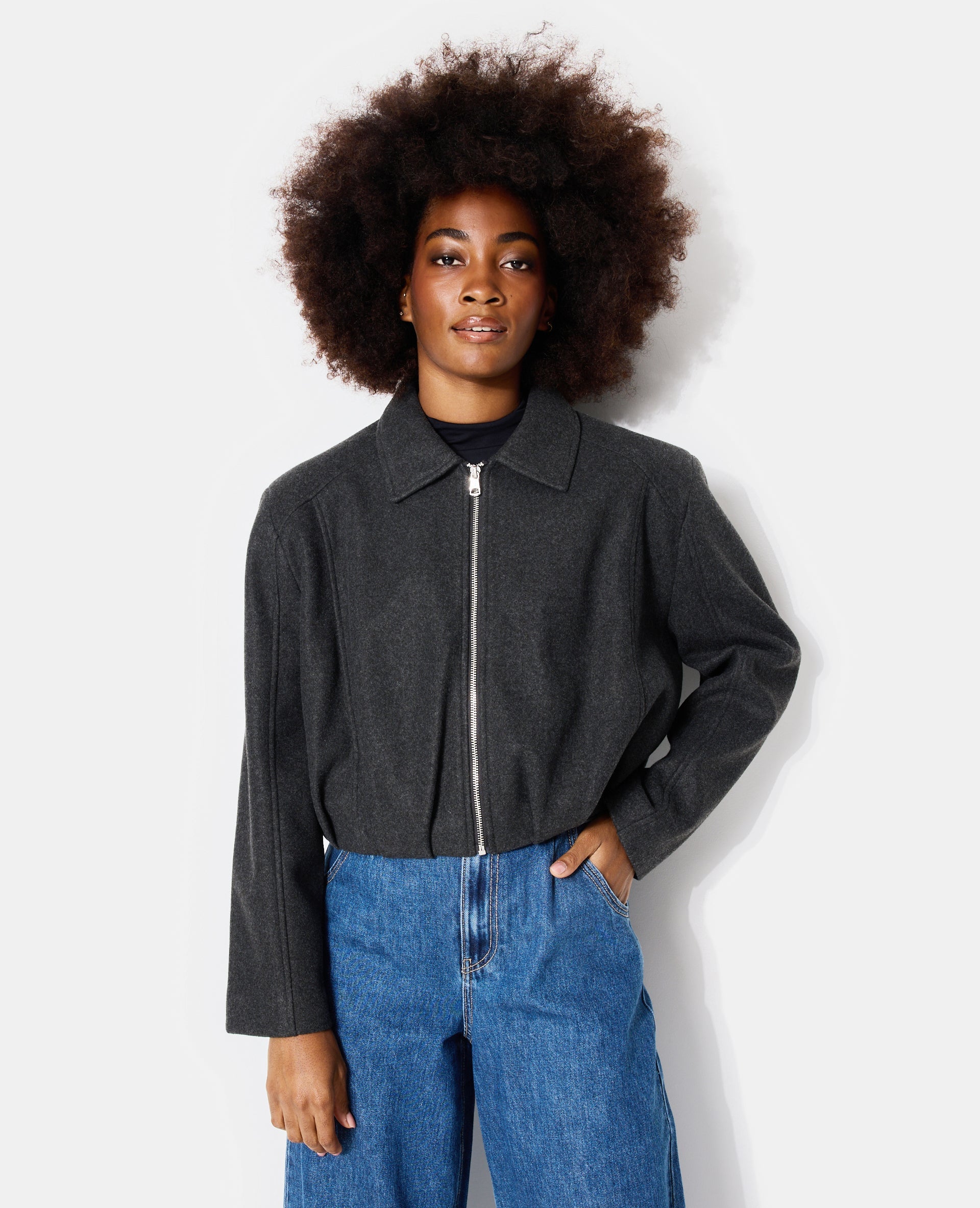Manteau court drap de laine forme boule