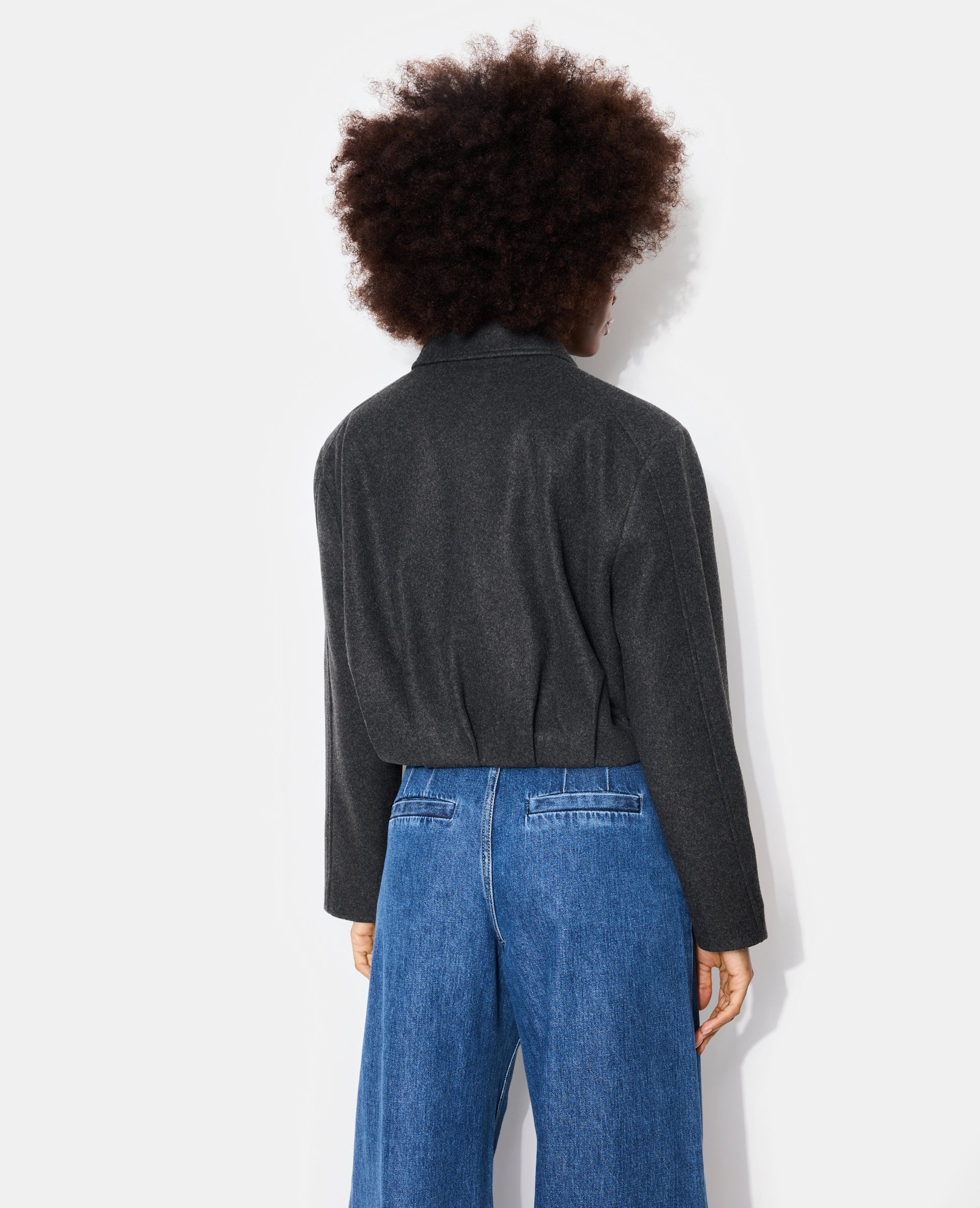 Manteau court drap de laine forme boule