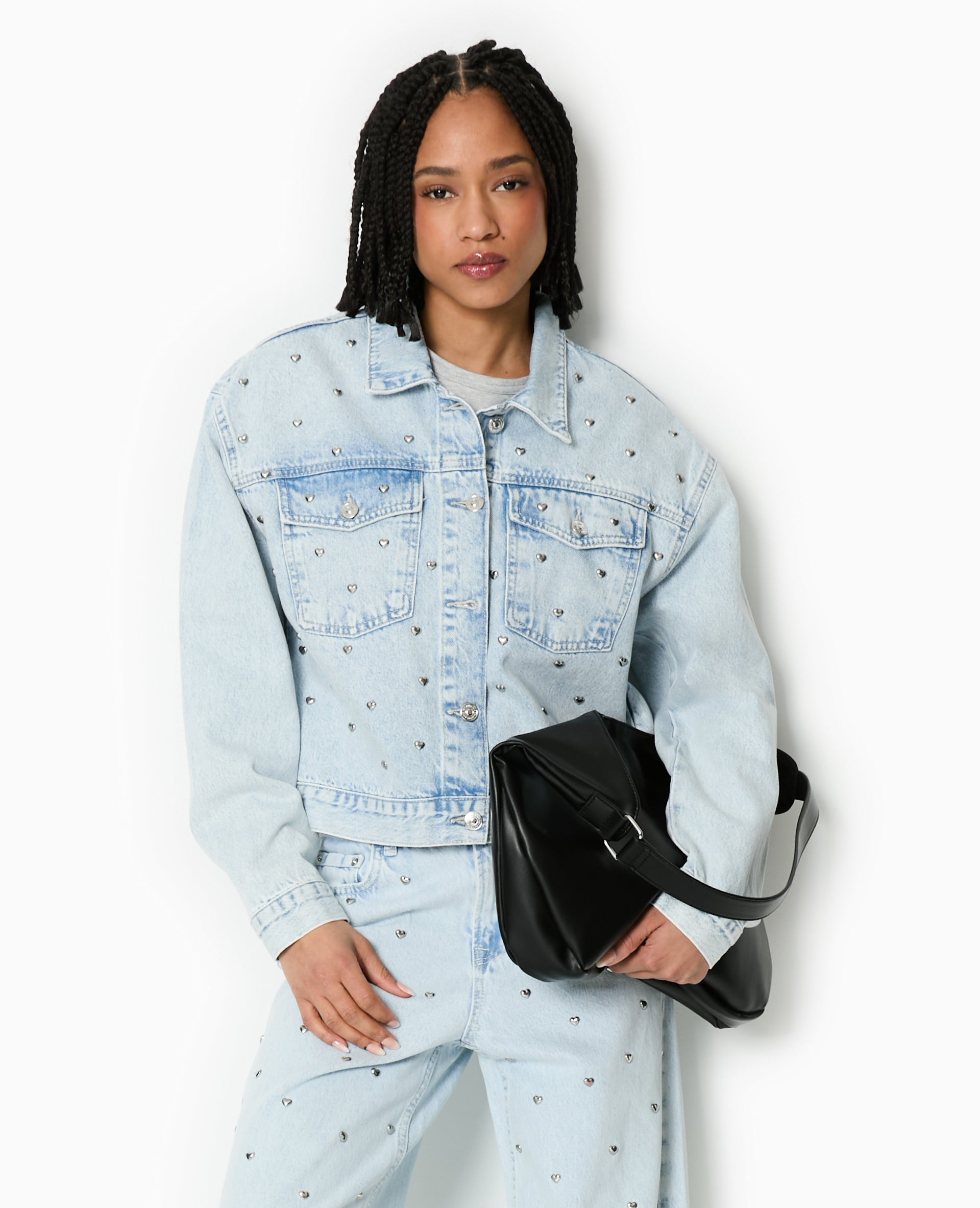 Veste en jean avec cœurs métalliques