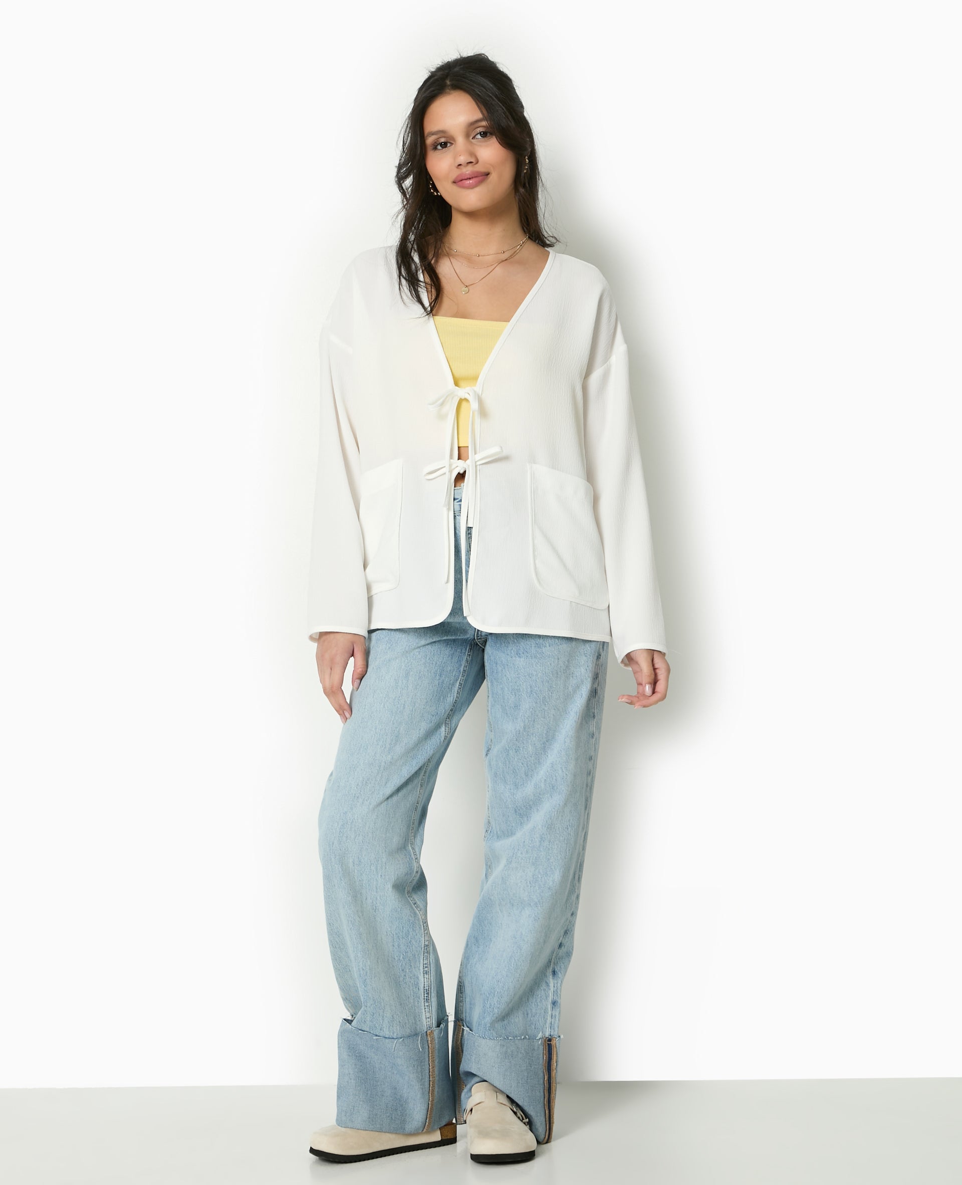 Veste légère et droite avec nouettes