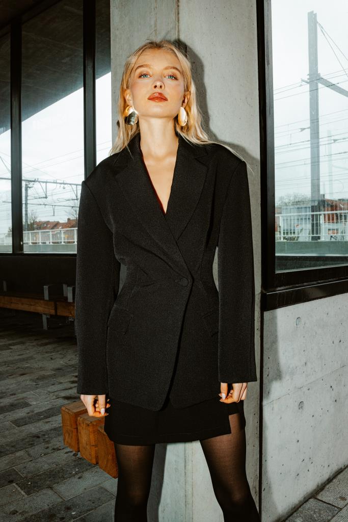 Veste blazer cintrée avec épaulettes