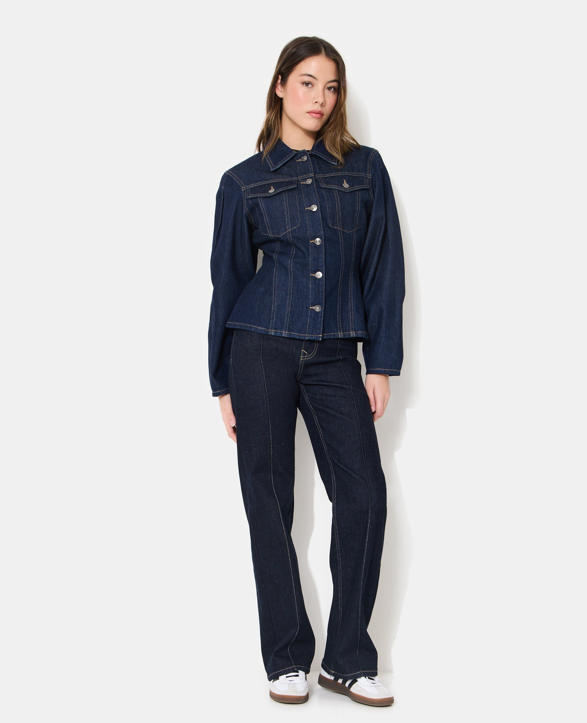 Veste en jean cintrée avec manches ballons