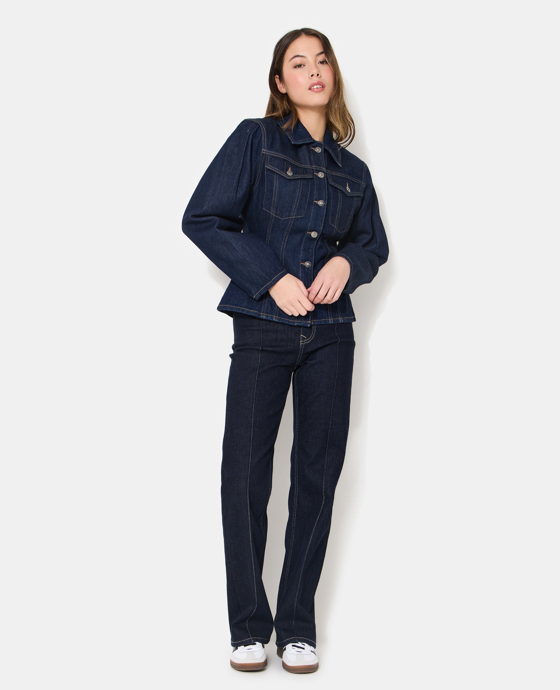 Veste en jean cintrée avec manches ballons