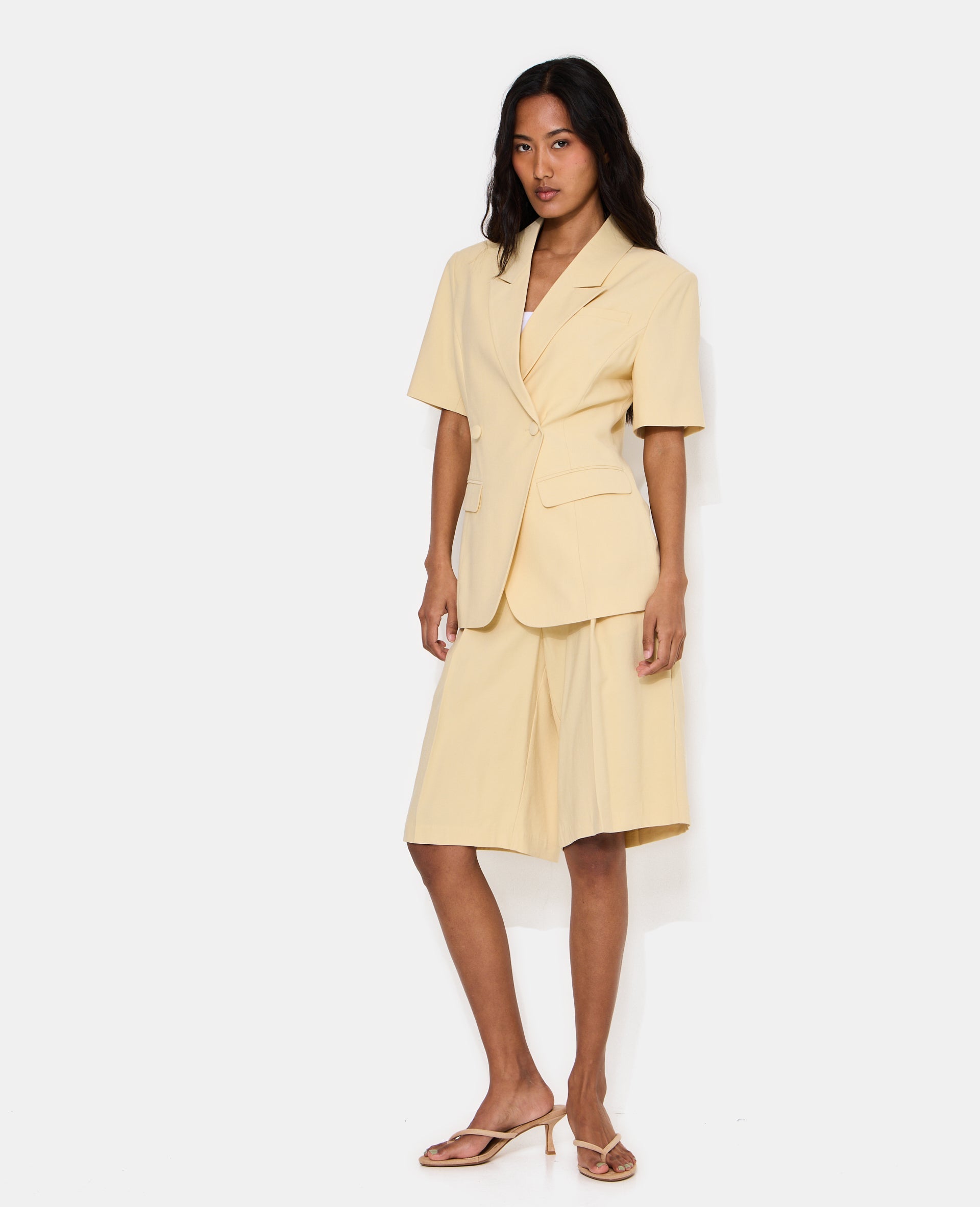 Veste blazer cintrée manches courtes