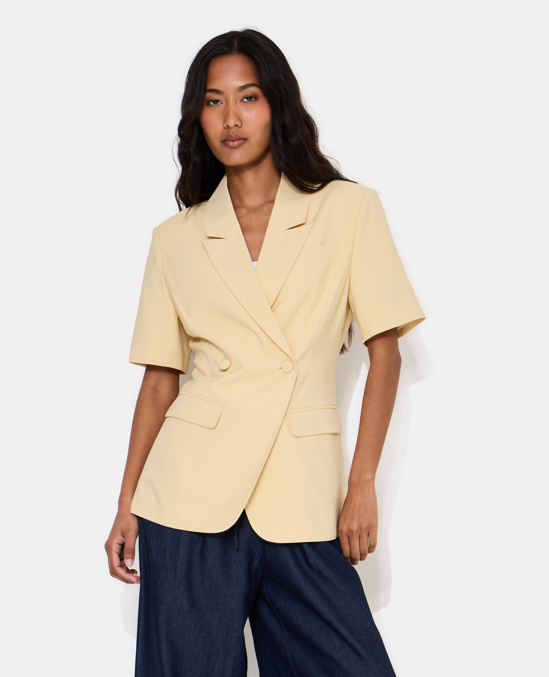 Veste blazer cintrée manches courtes