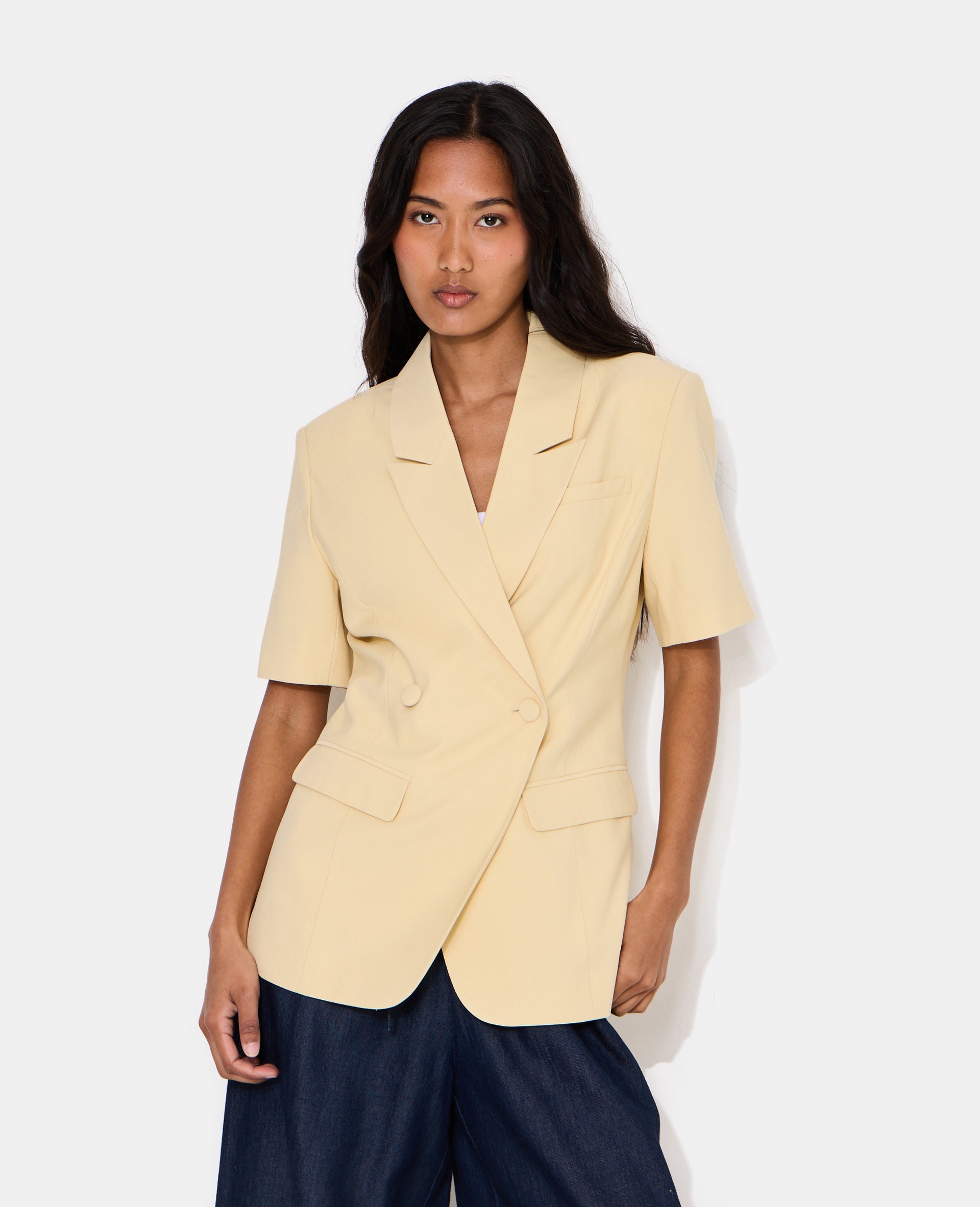 Veste blazer cintrée manches courtes