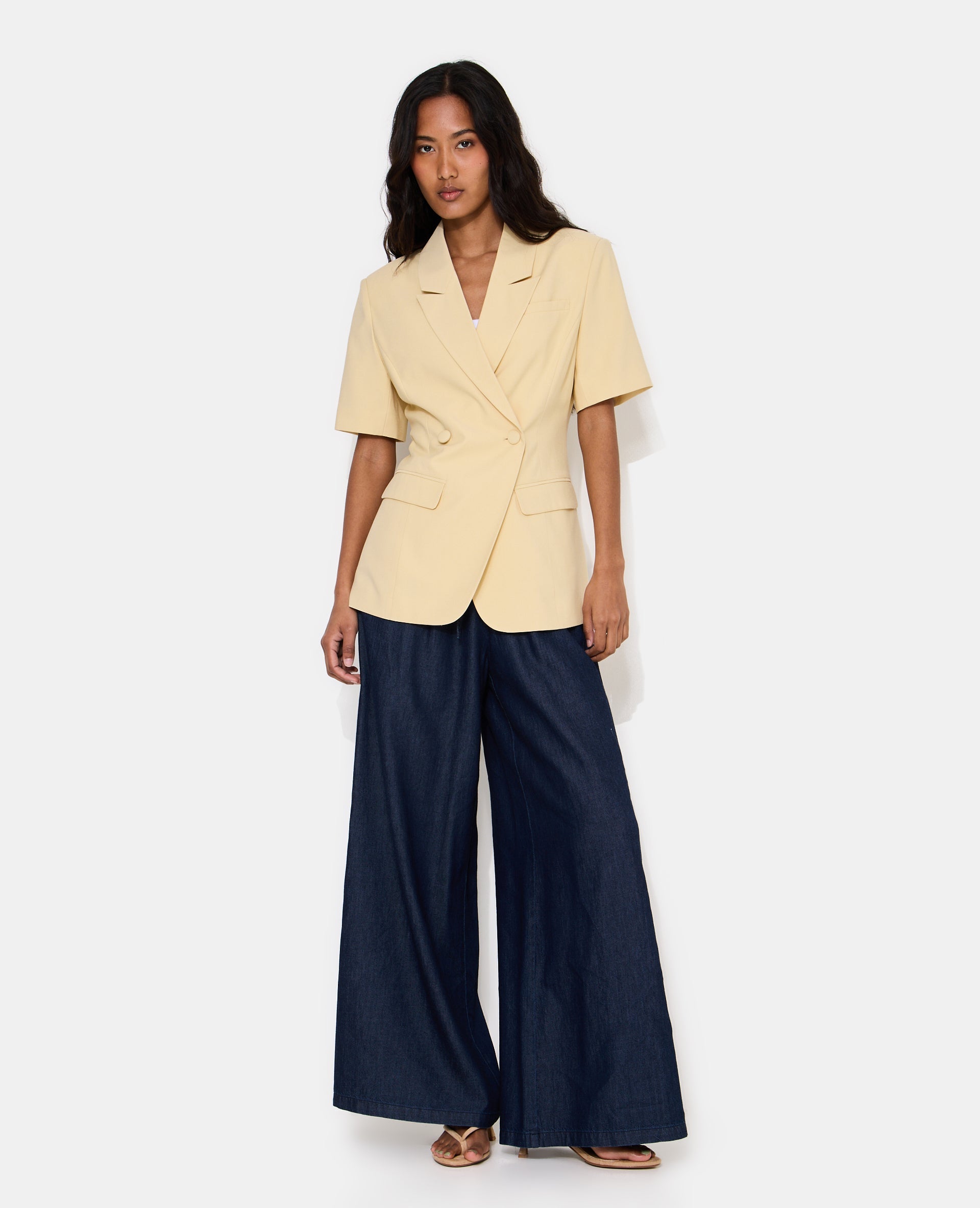 Veste blazer cintrée manches courtes