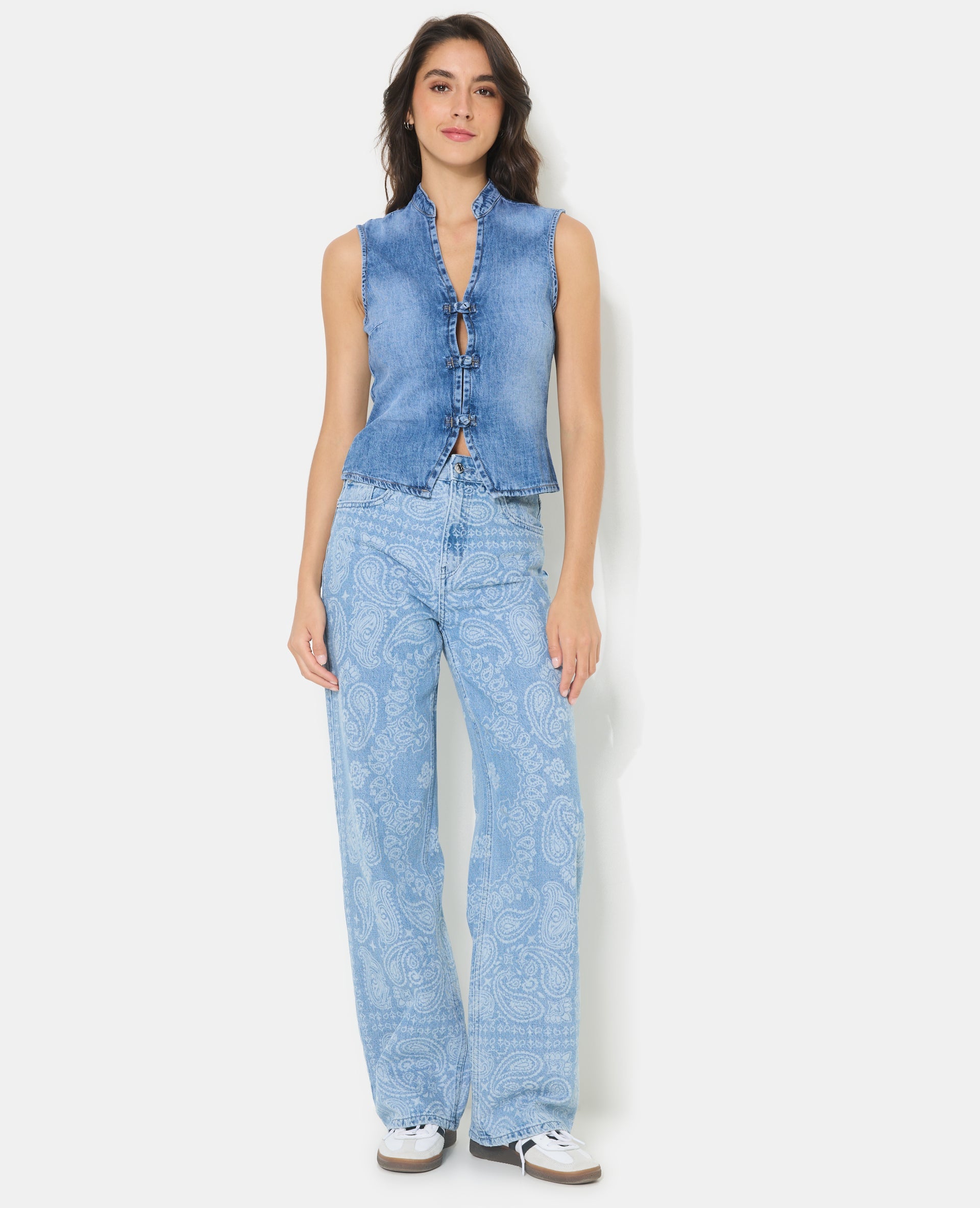 Top en jean col mao et boutons brandebourg