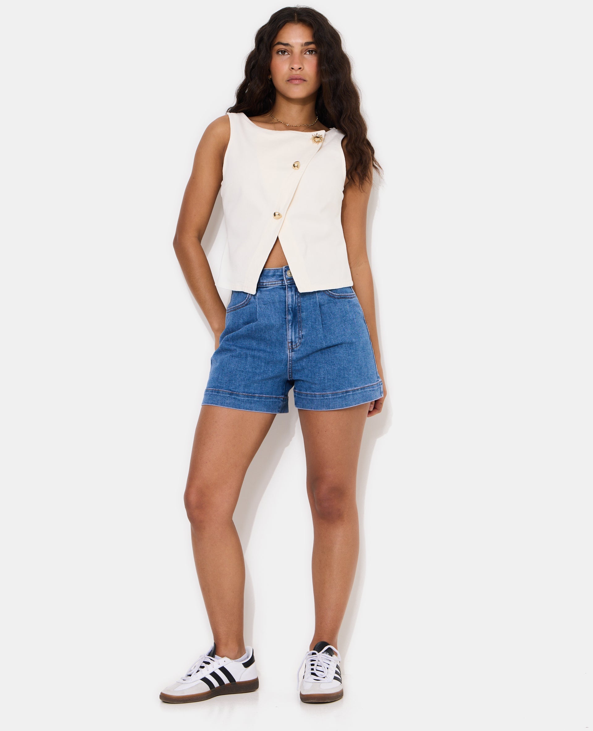 Top sans manches façon gilet barman boutons bijoux