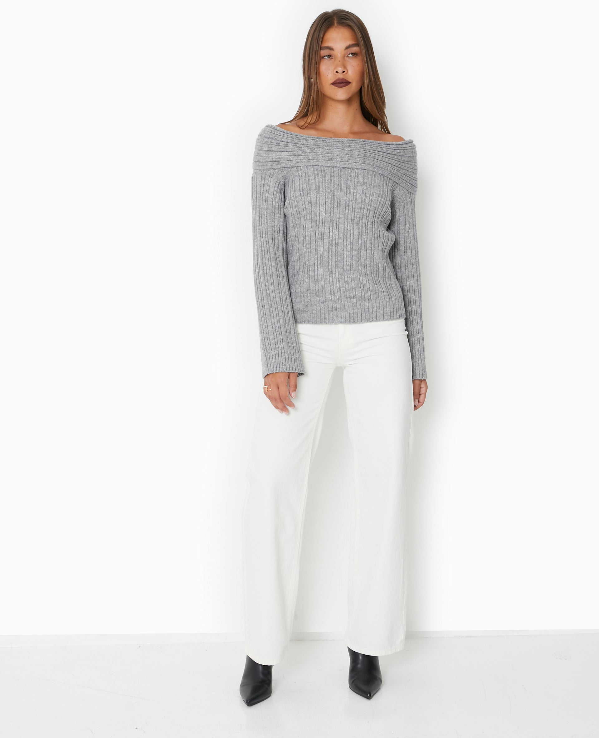 Pull en maille côtelée avec encolure Bardot