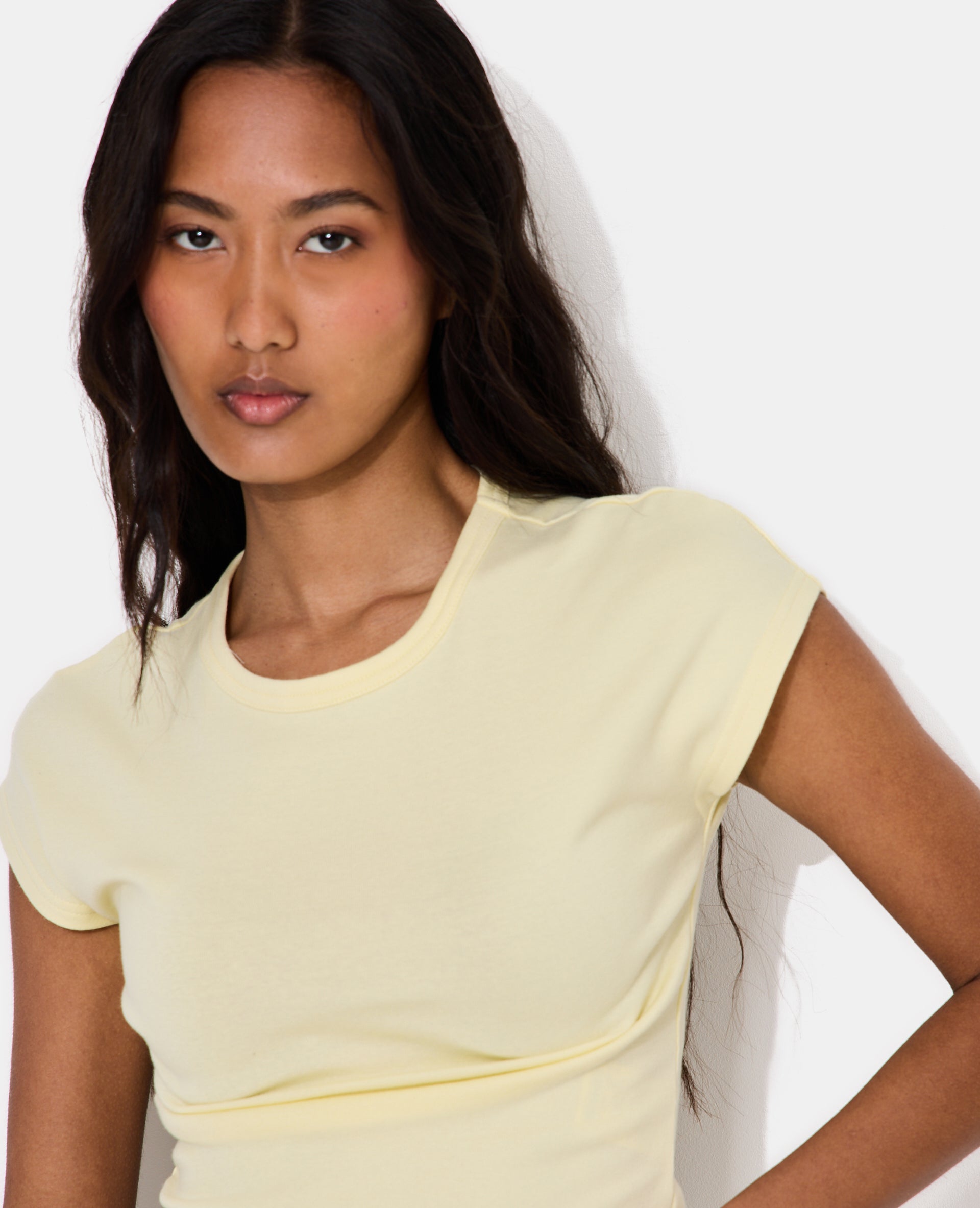 T-shirt ajusté col rond et manches raccourcies