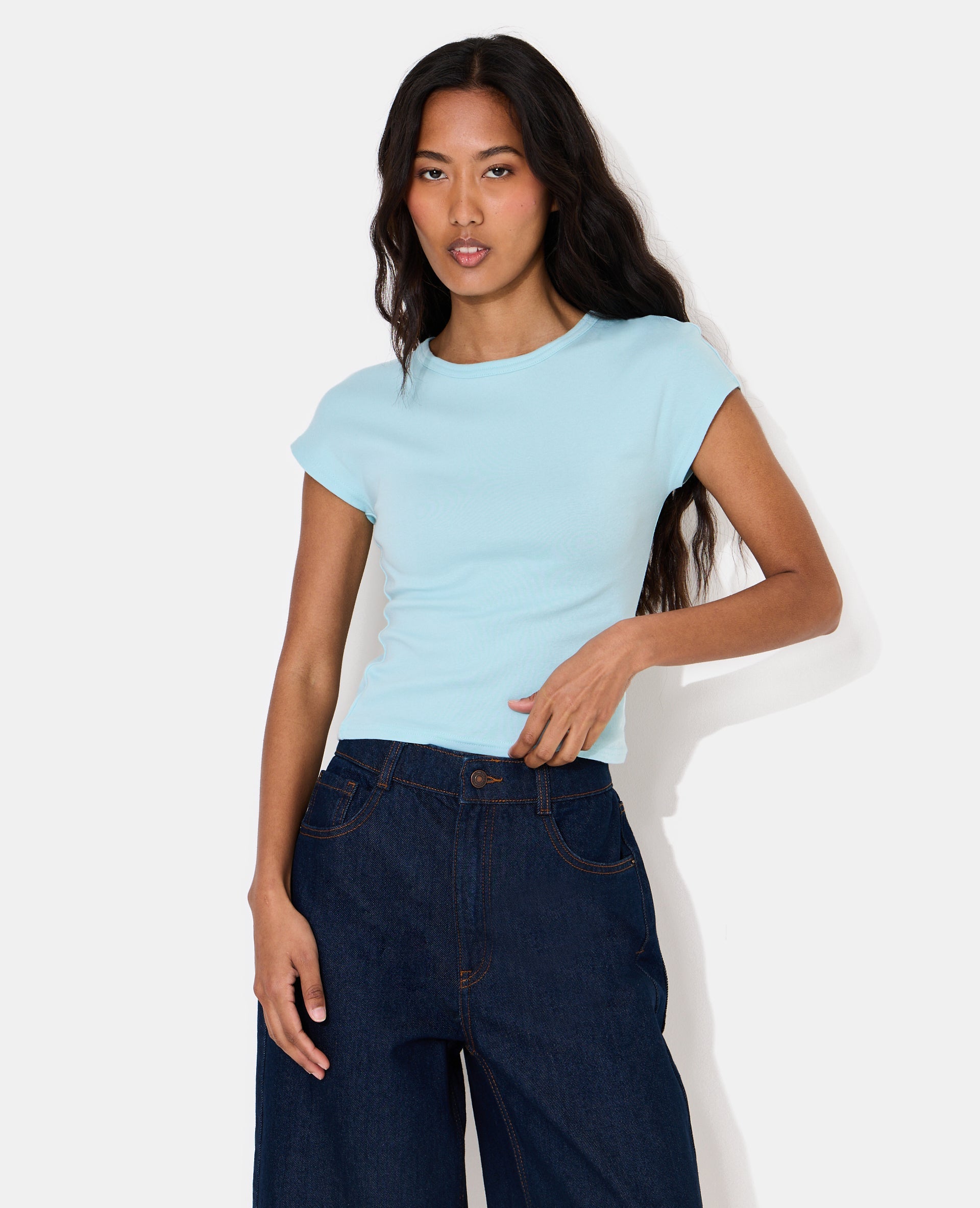 T-shirt ajusté col rond et manches raccourcies