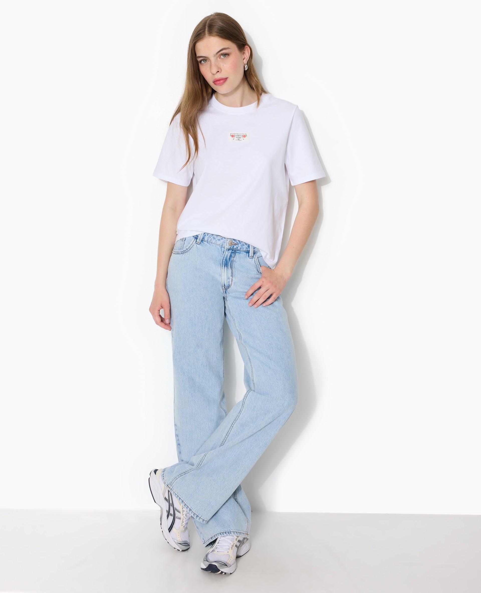 T-shirt avec étiquette cousue devant