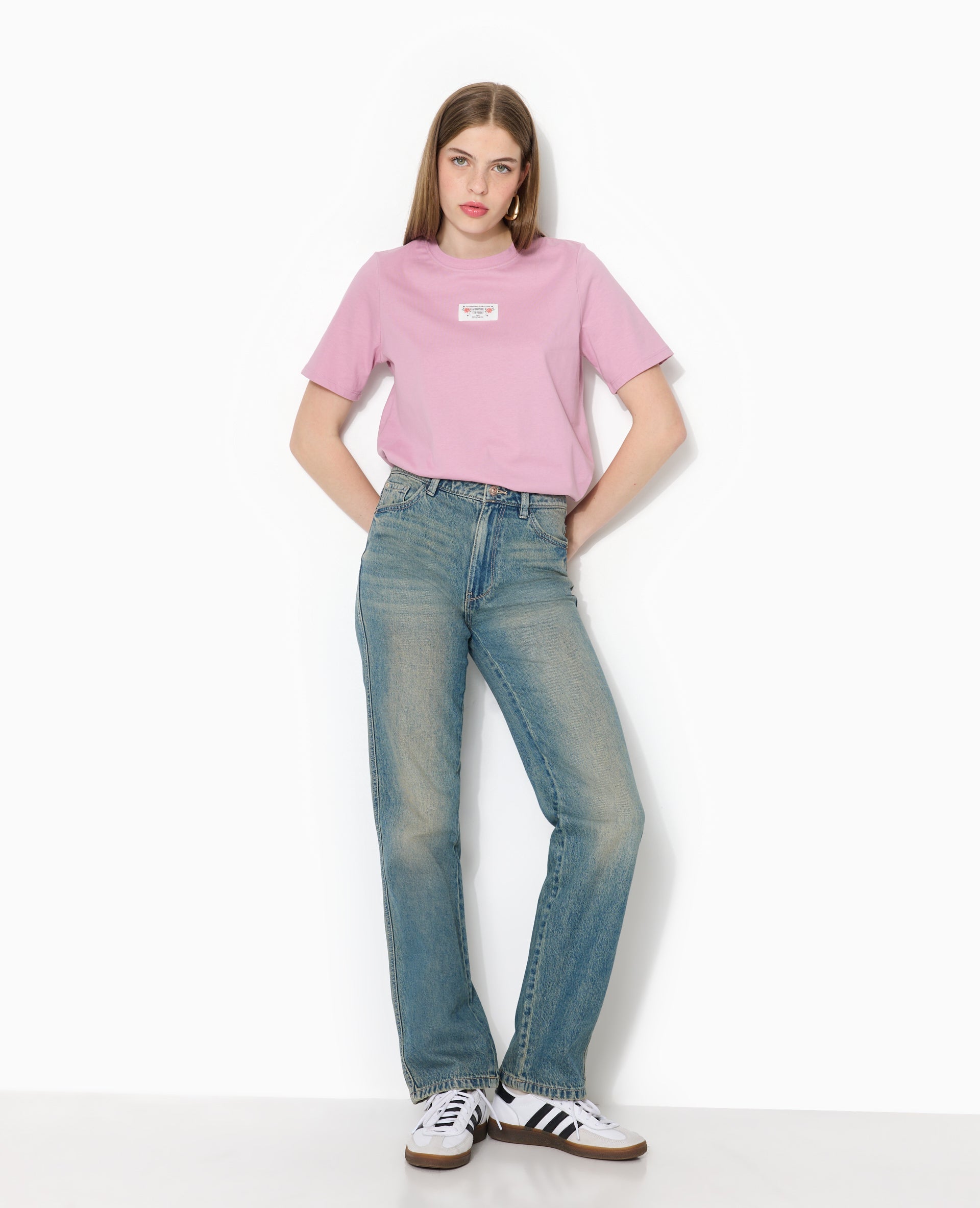 T-shirt avec étiquette cousue devant