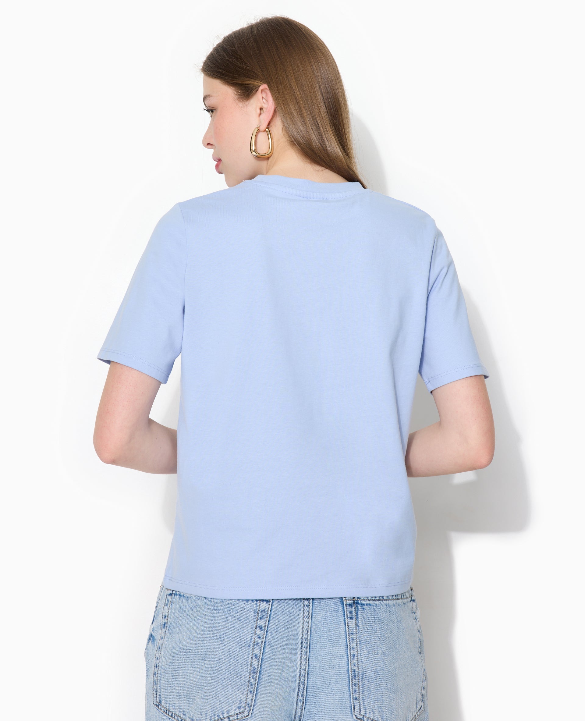 T-shirt avec étiquette cousue devant