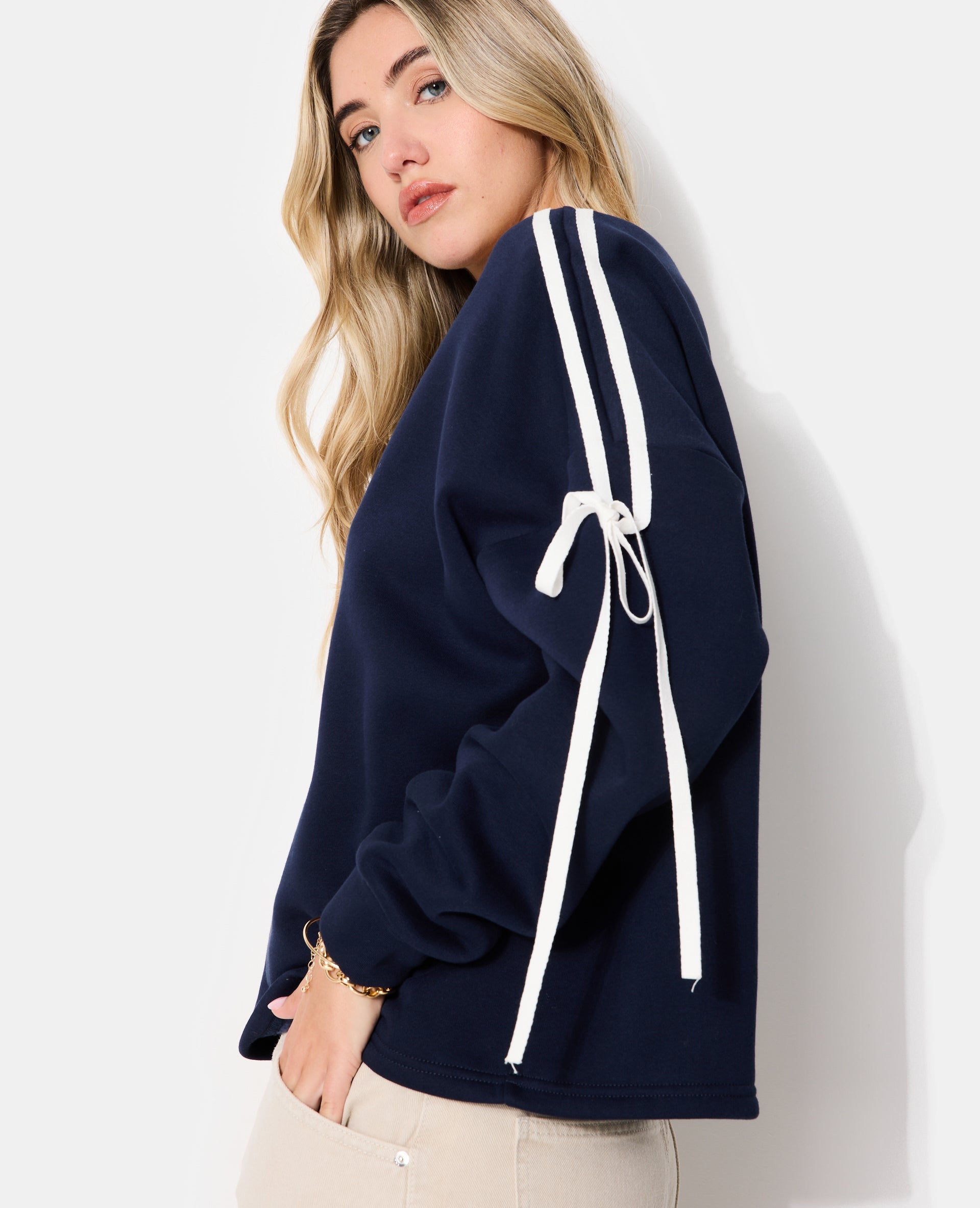 Sweat ample avec détail nœuds sur les manches