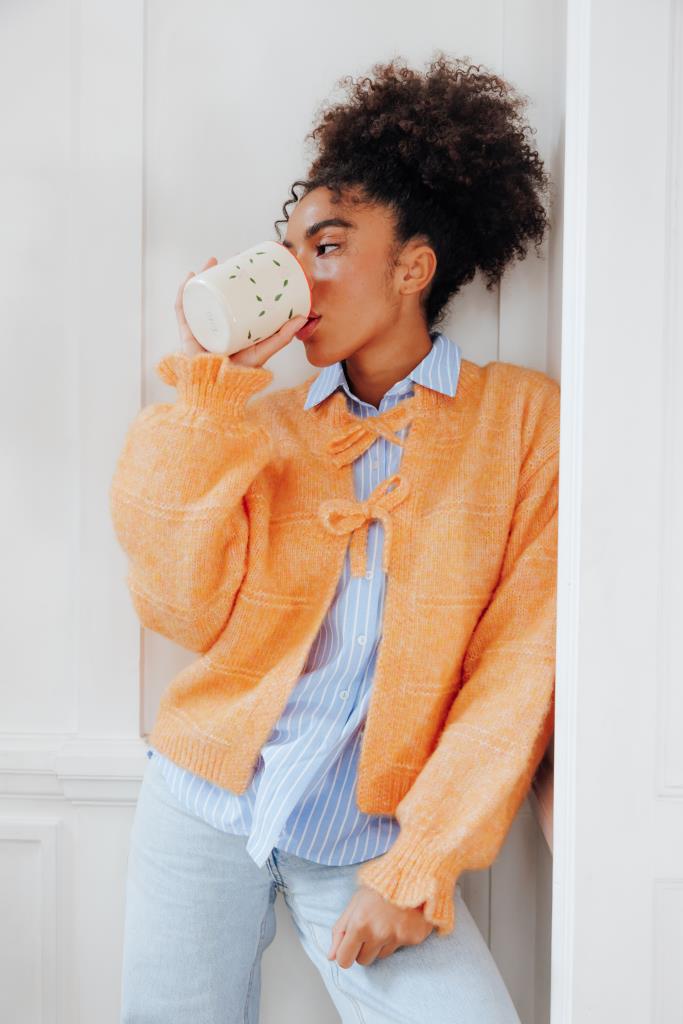 Gilet en maille fantaisie avec nouettes et volants