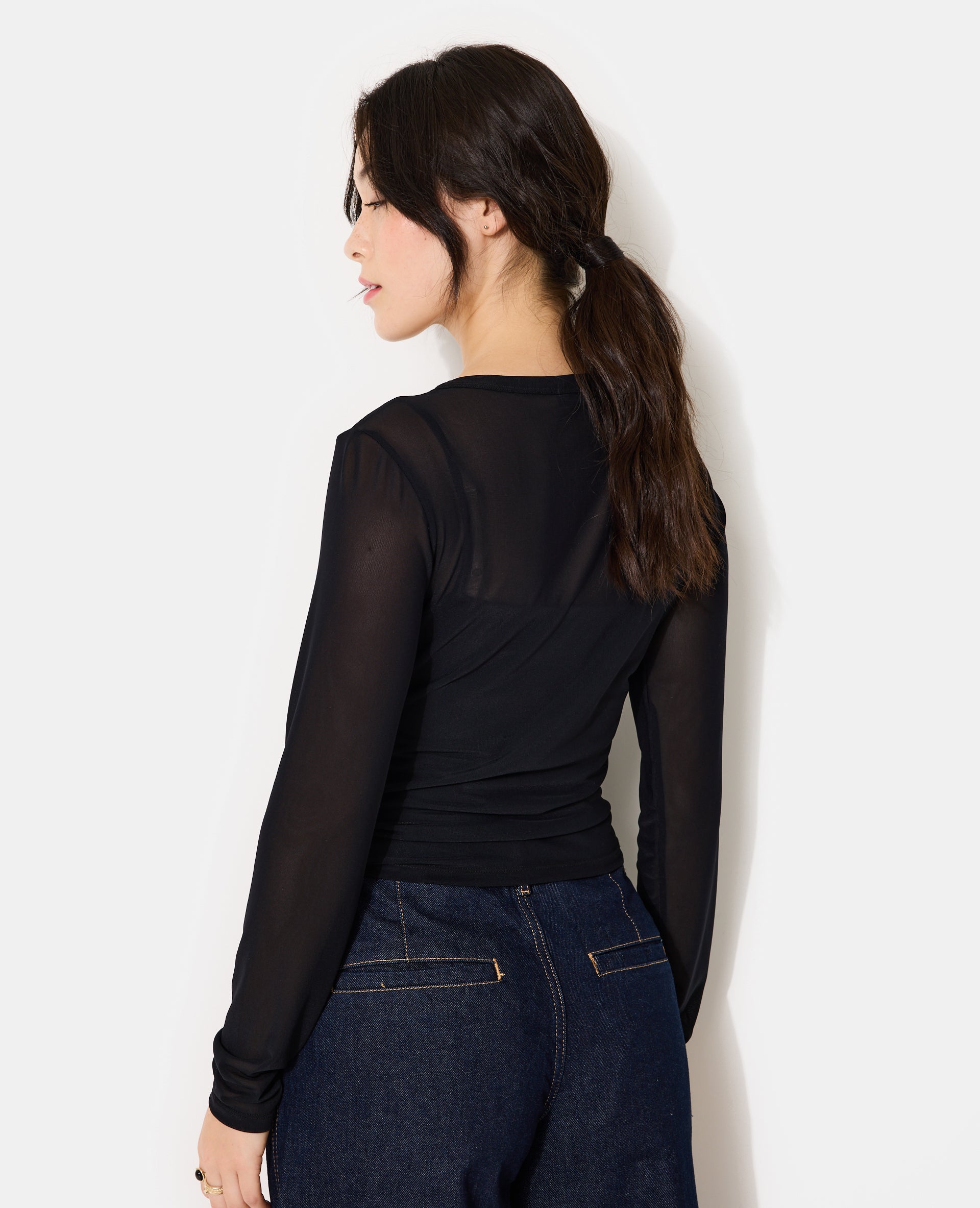 Top en résille avec perles et sequins