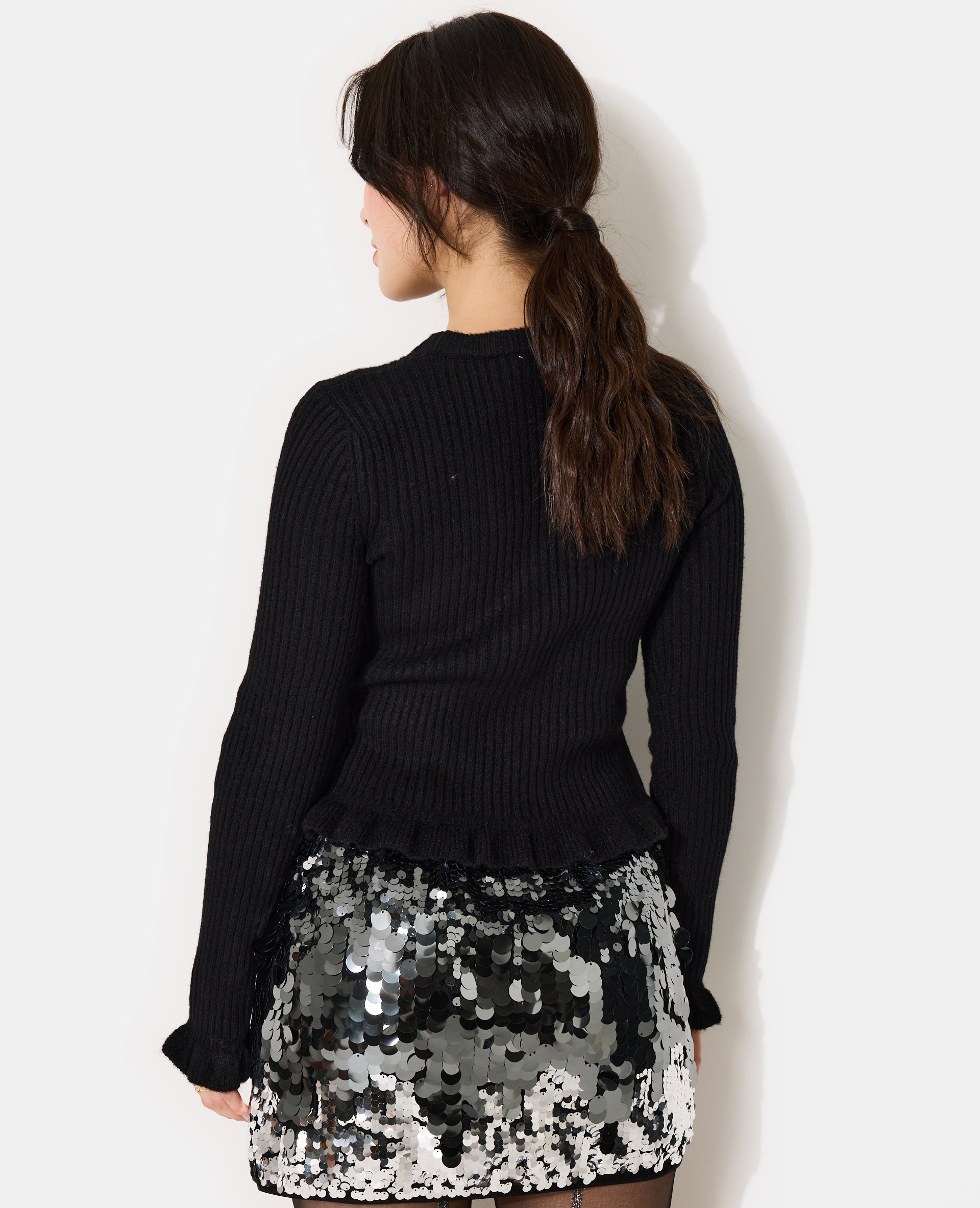 Pull en maille côtelée avec finitions ondulées