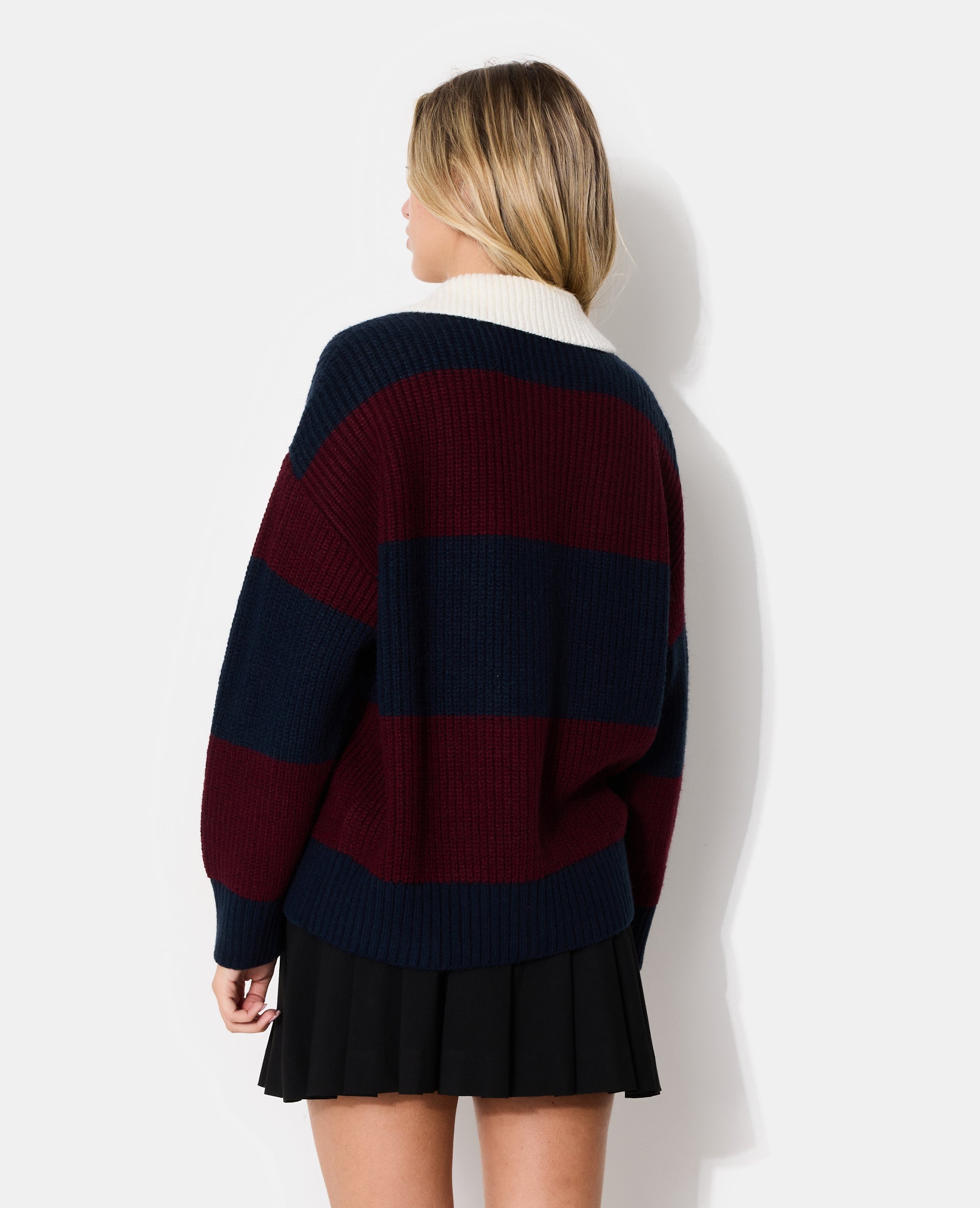 Gilet rayé avec col contrasté