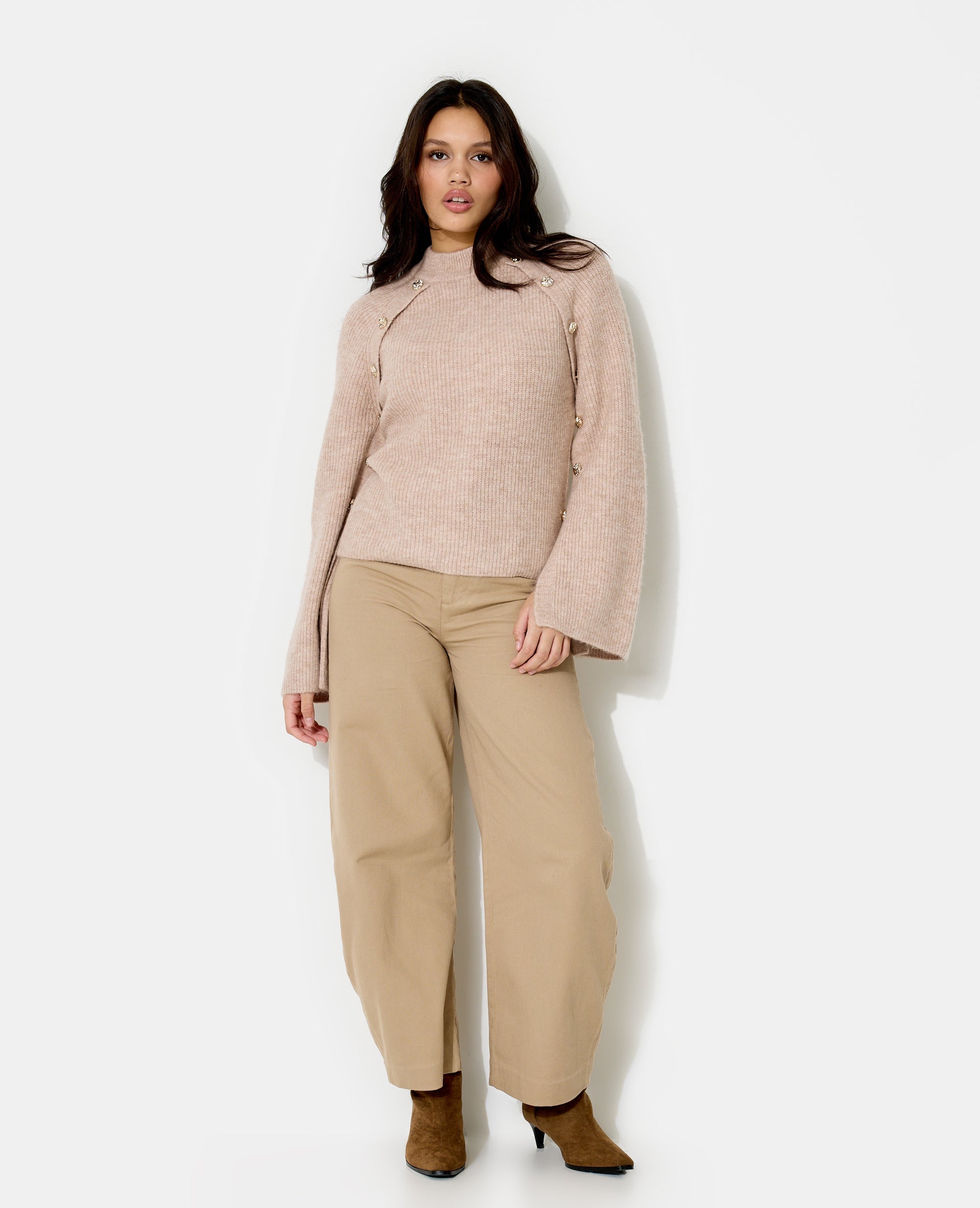 Pull avec boutons fantaisie