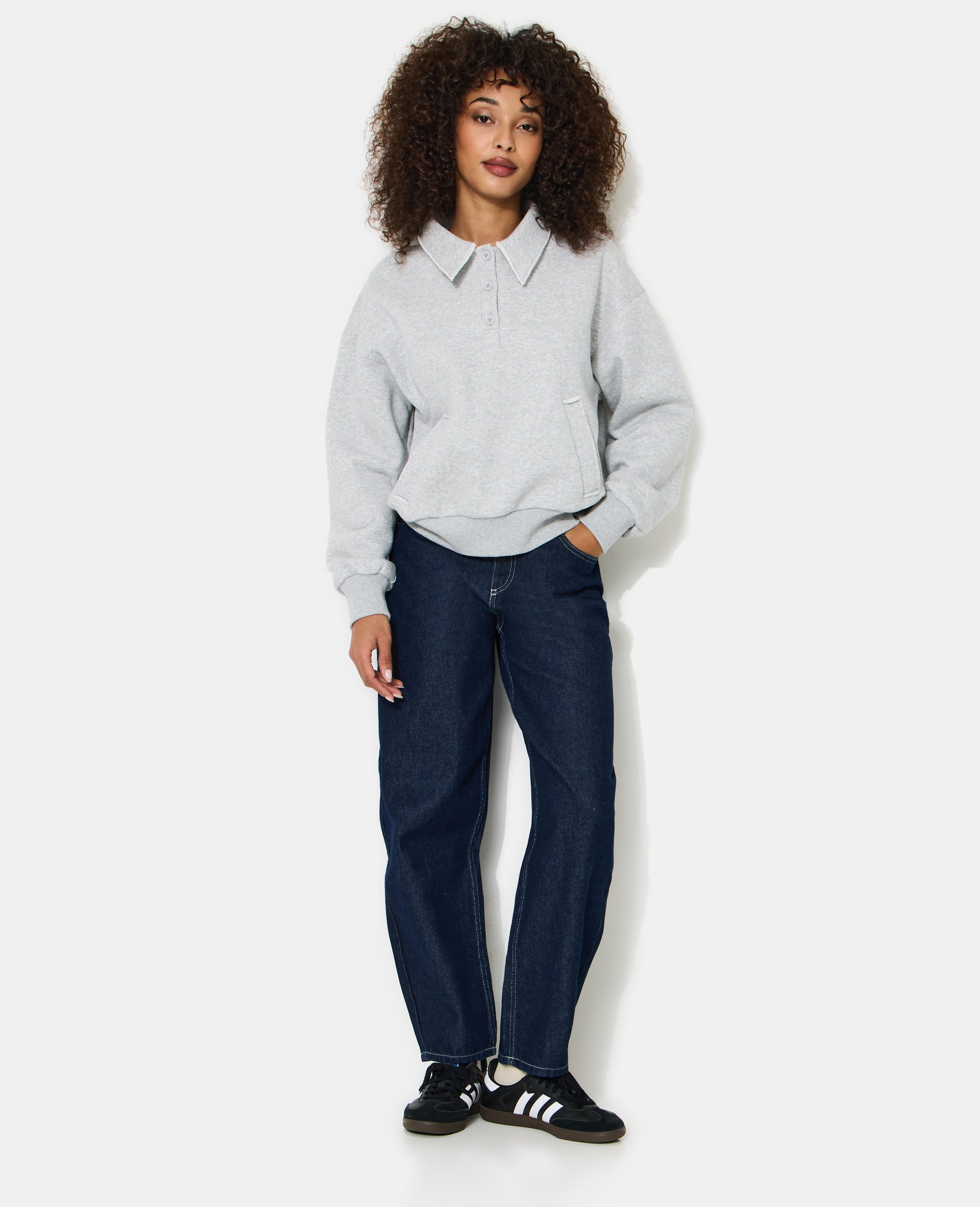 Sweat col polo avec poches et détails coupés