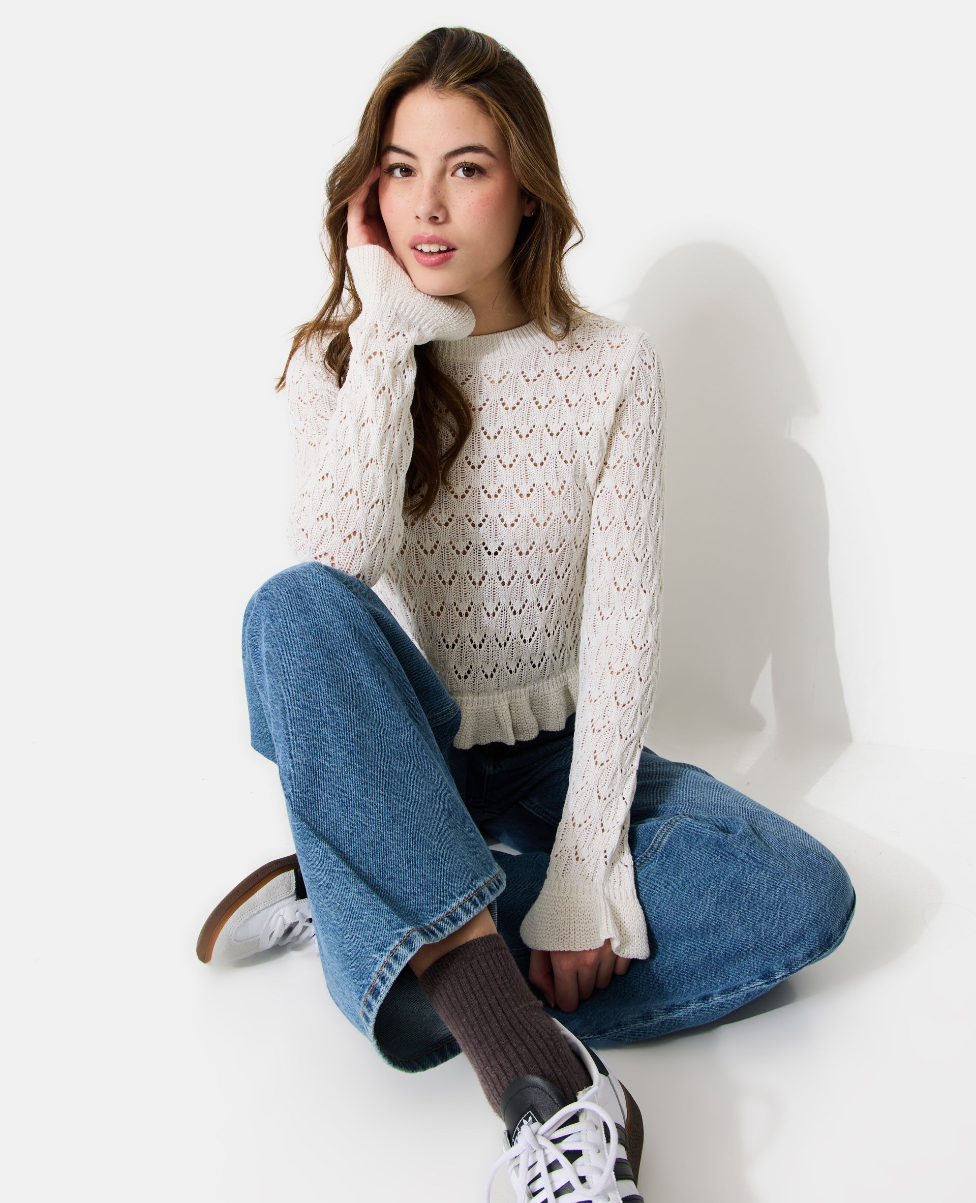 Pull en maille ajourée avec petits volants