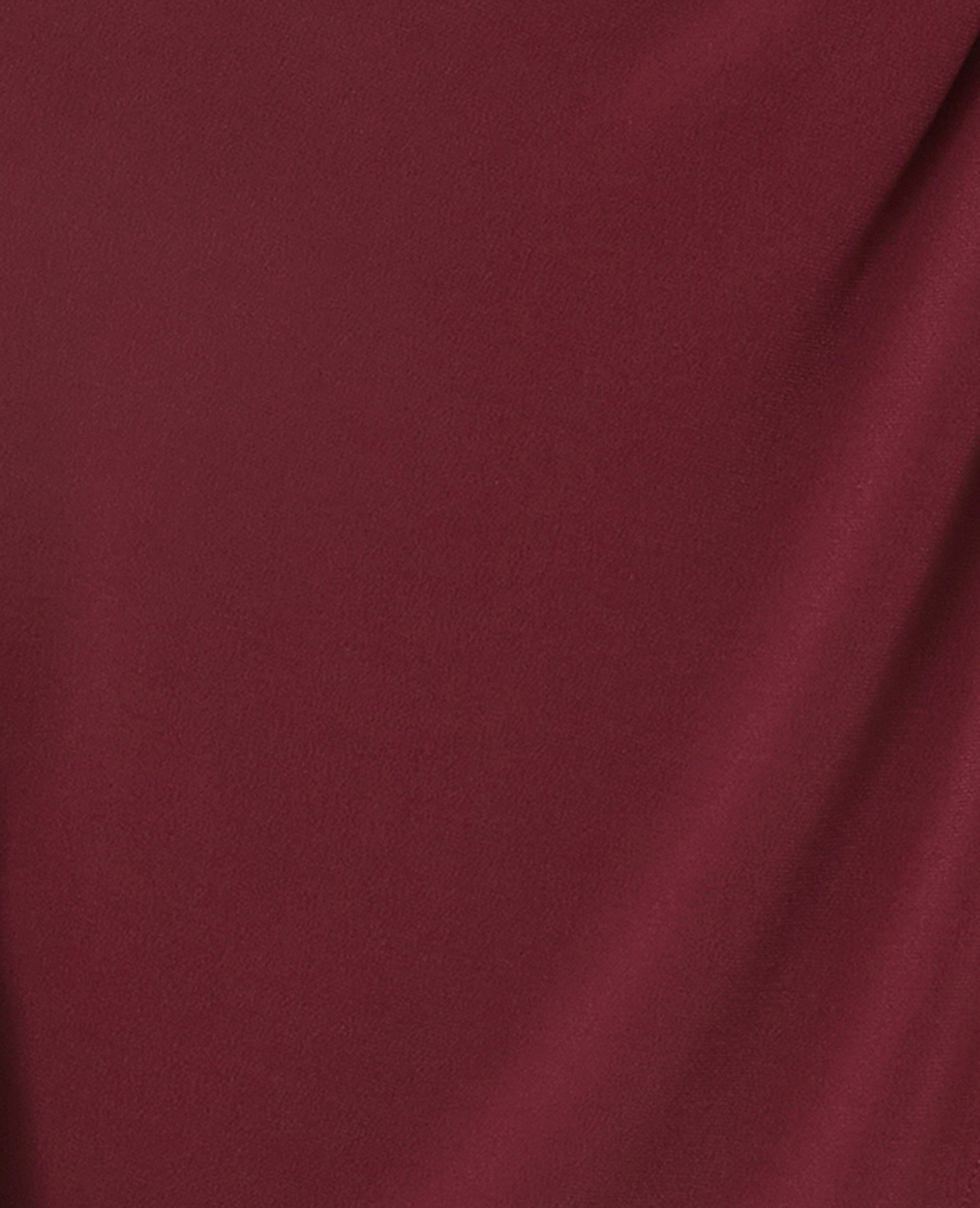 Top asymétrique avec détail bijou et drapés