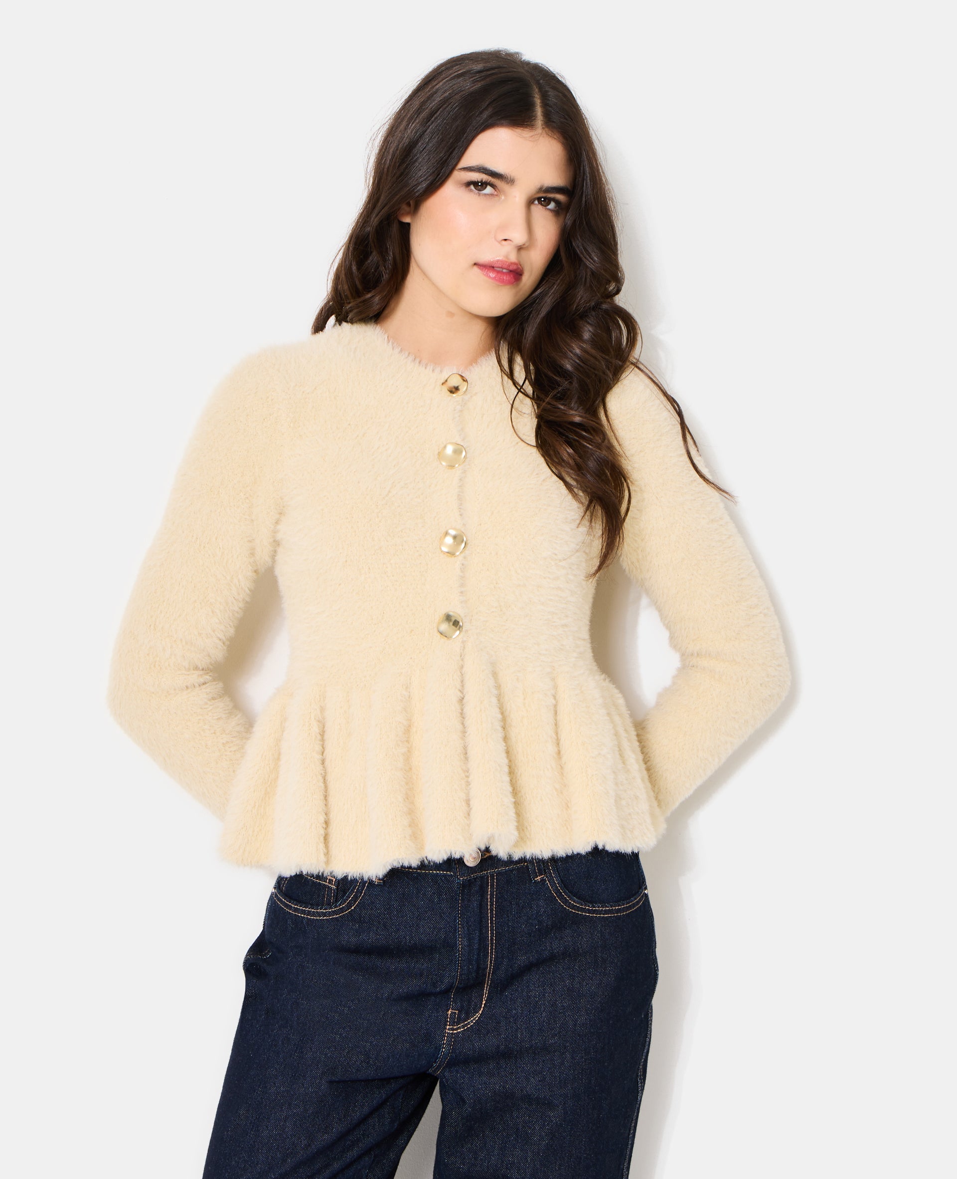 Gilet peplum en maille poilue avec boutons dorés