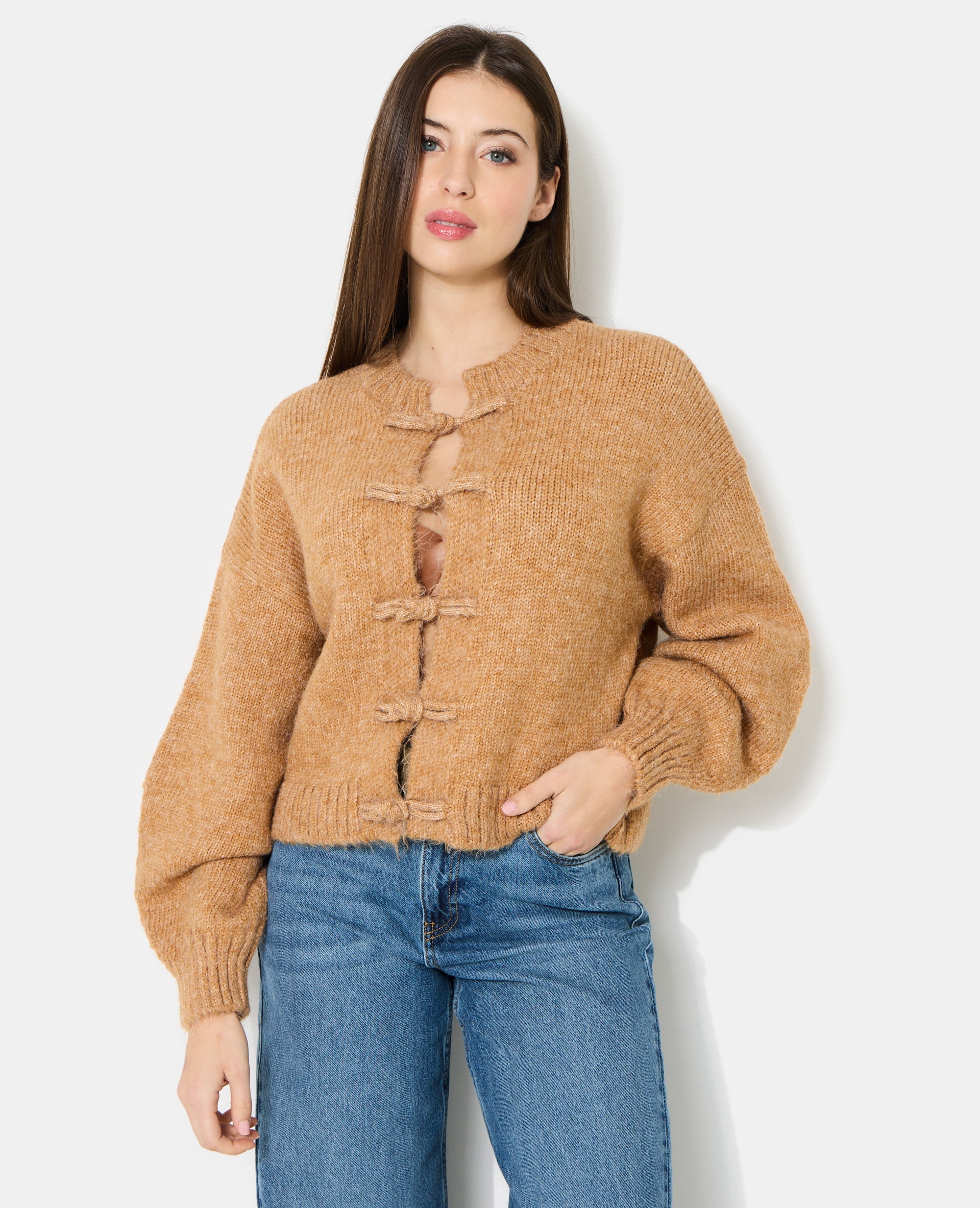 Gilet en maille avec boutons brandebourg