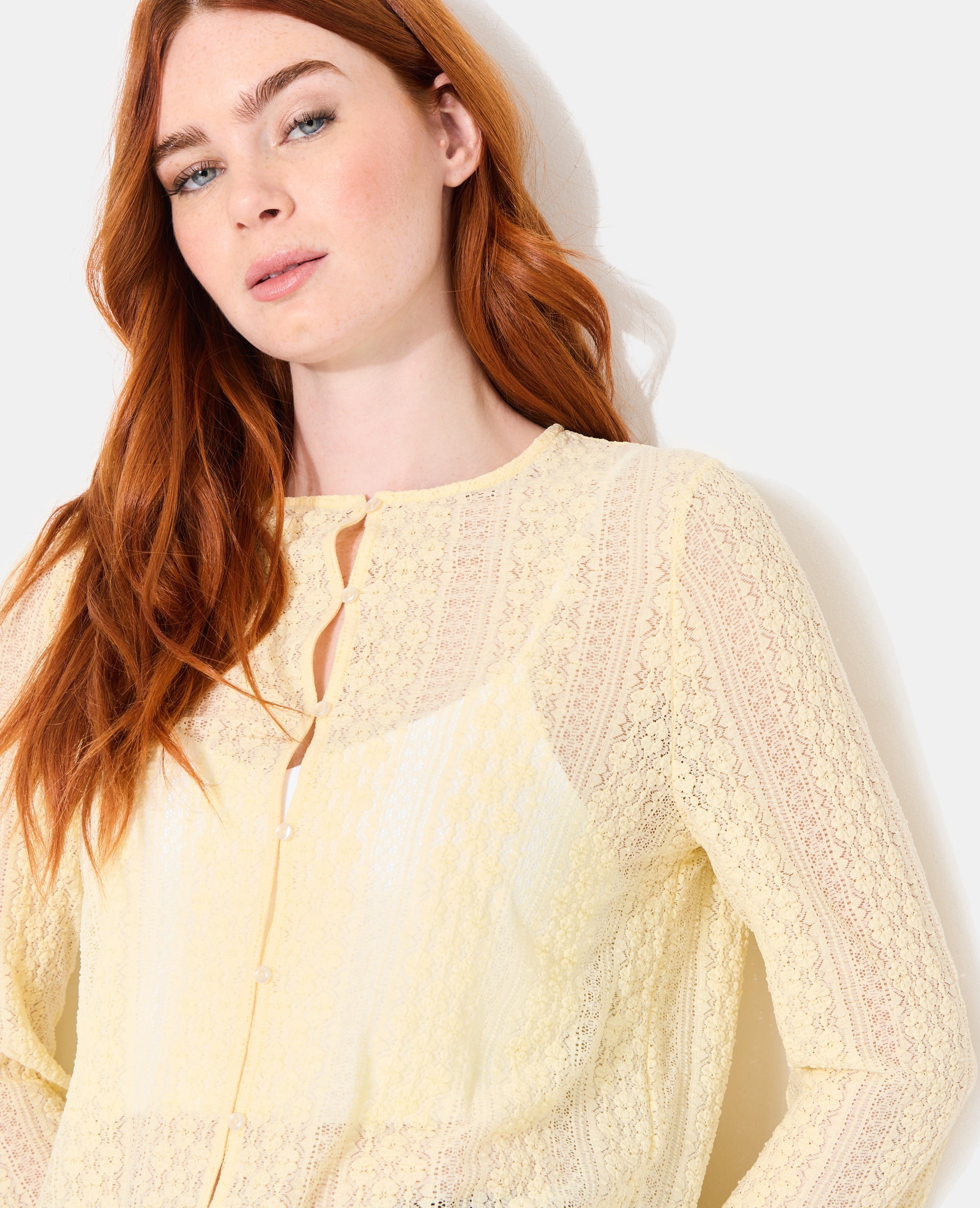 Top en dentelle avec manches flare