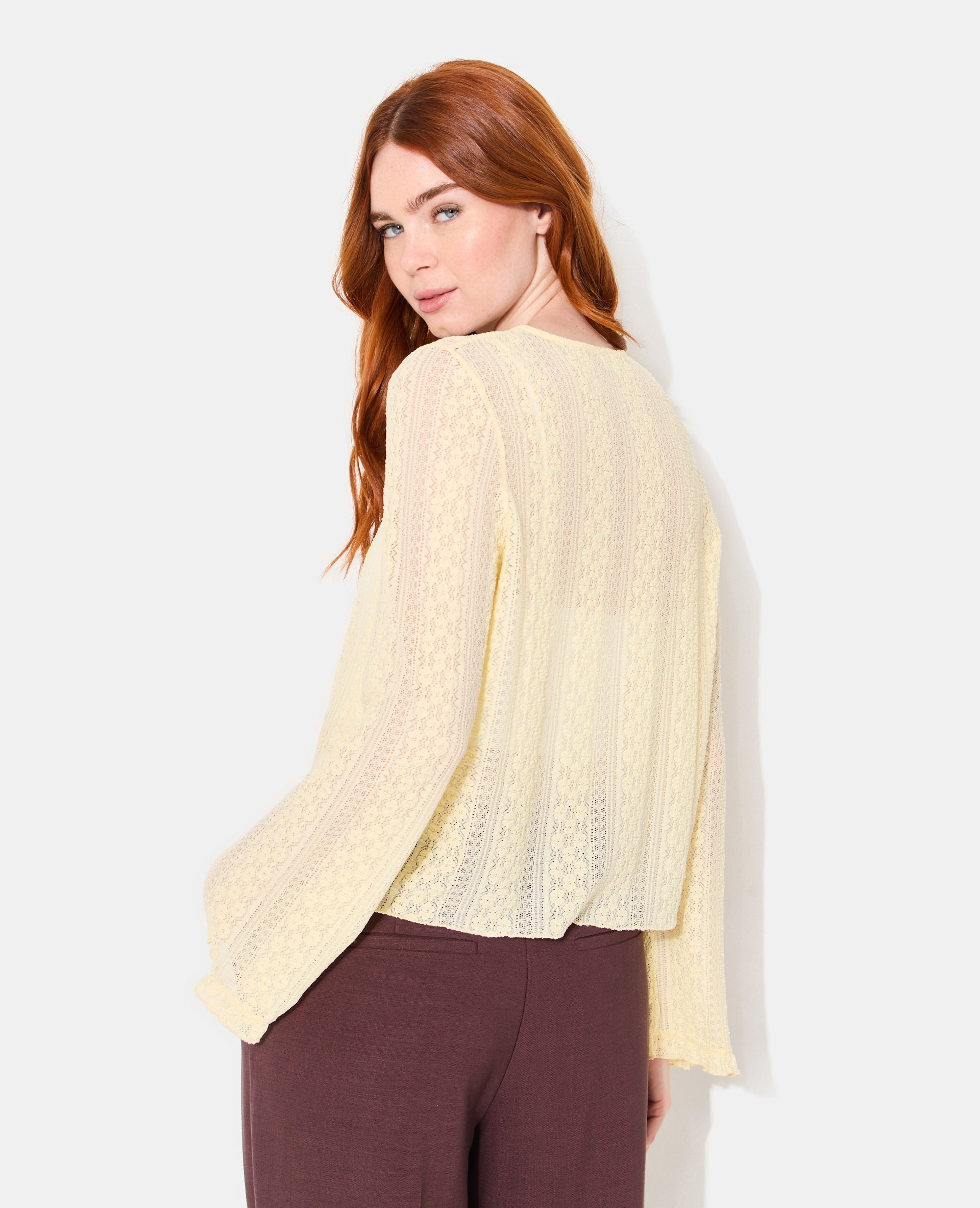 Top en dentelle avec manches flare