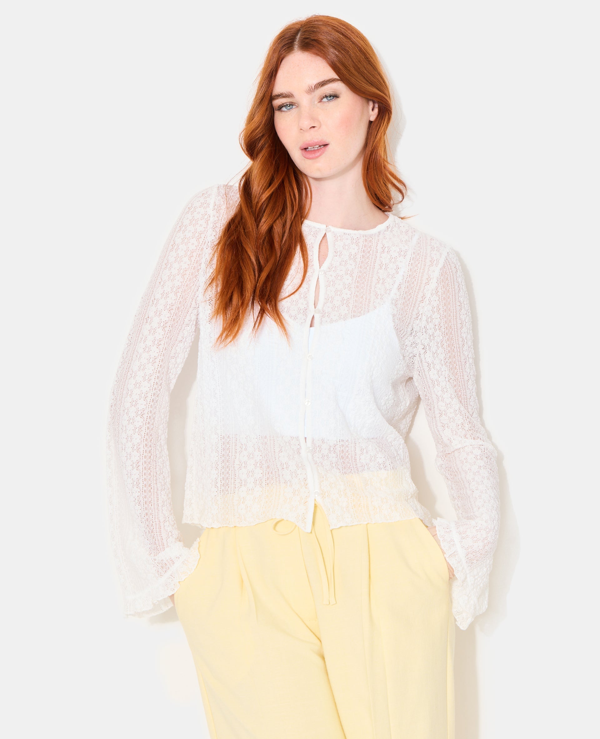 Top en dentelle avec manches flare