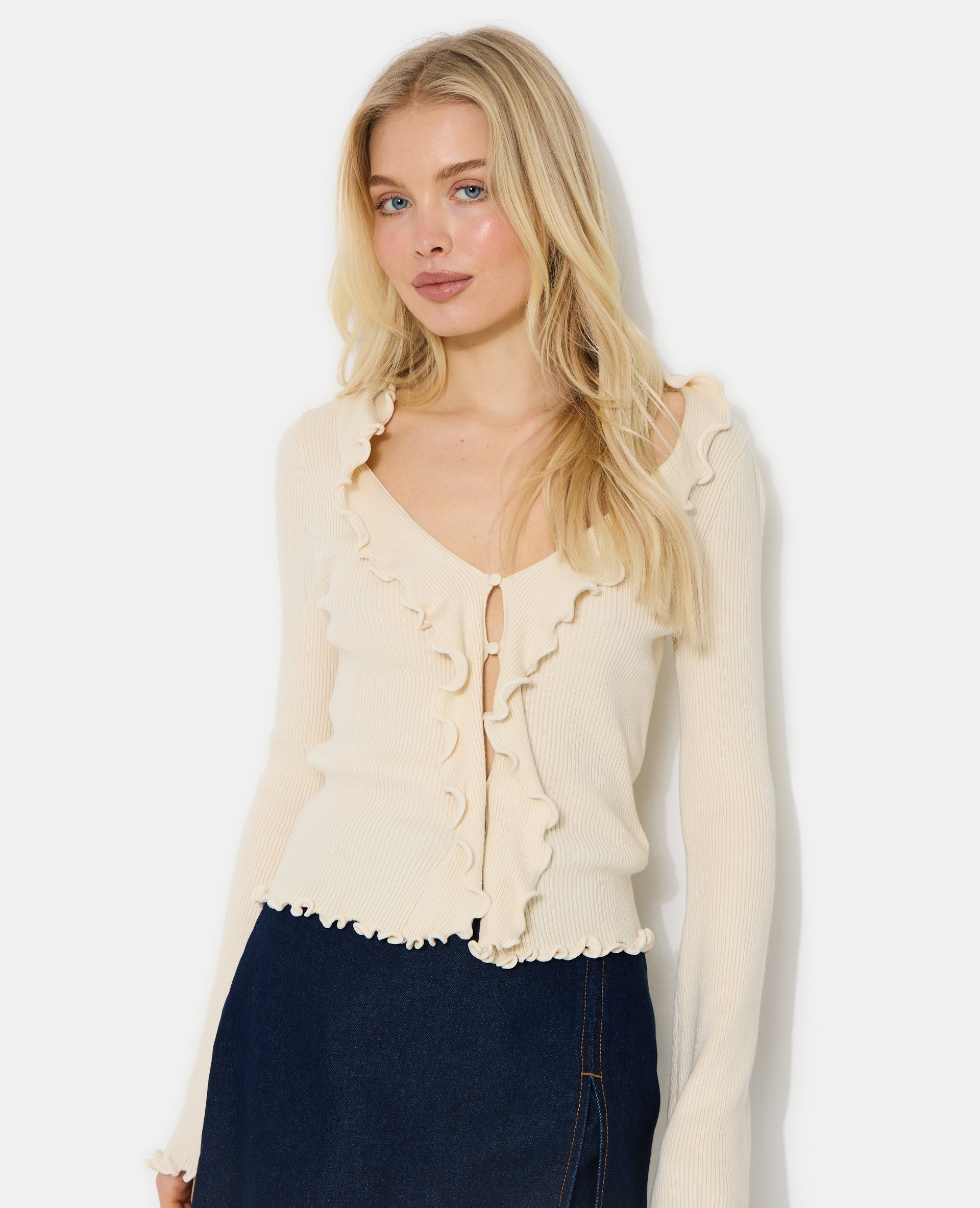 Gilet maille côtelée avec volants et bords ondulés