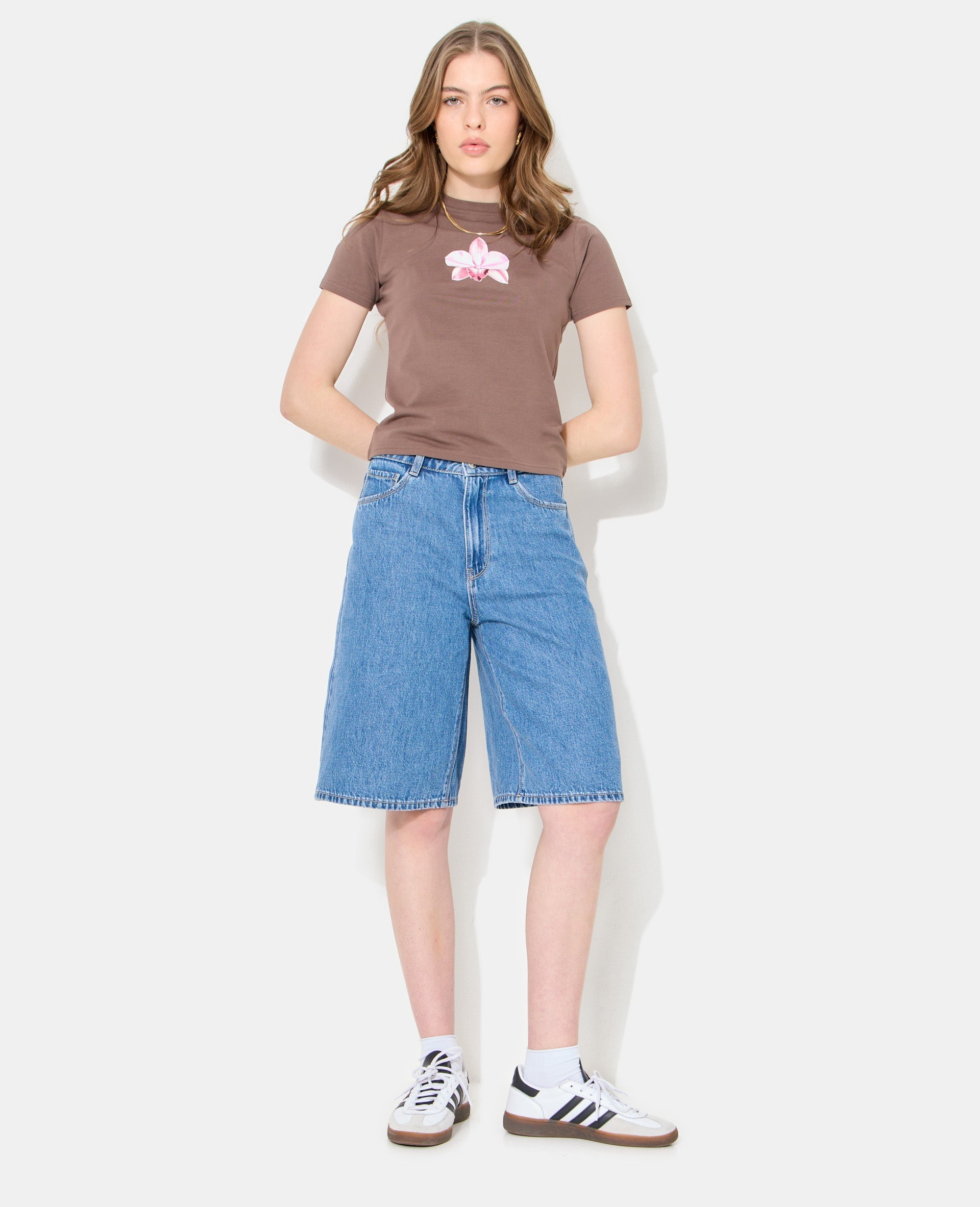 T-shirt ajusté avec orchidée