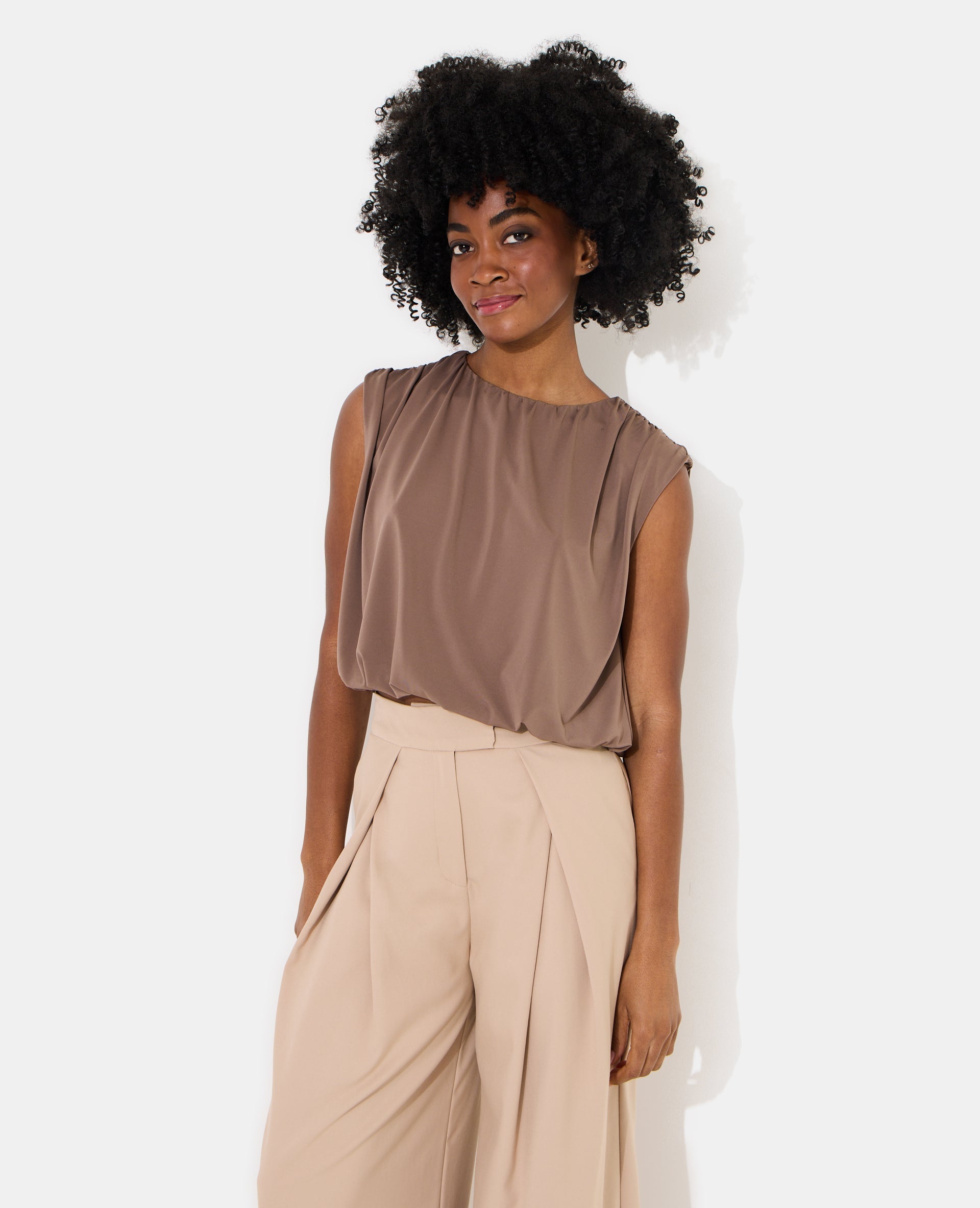 Top boule sans manches en maille fluide
