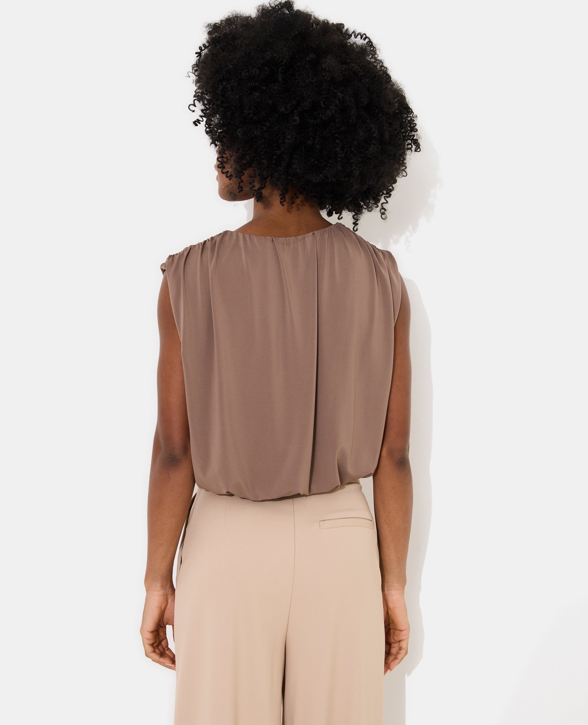 Top boule sans manches en maille fluide