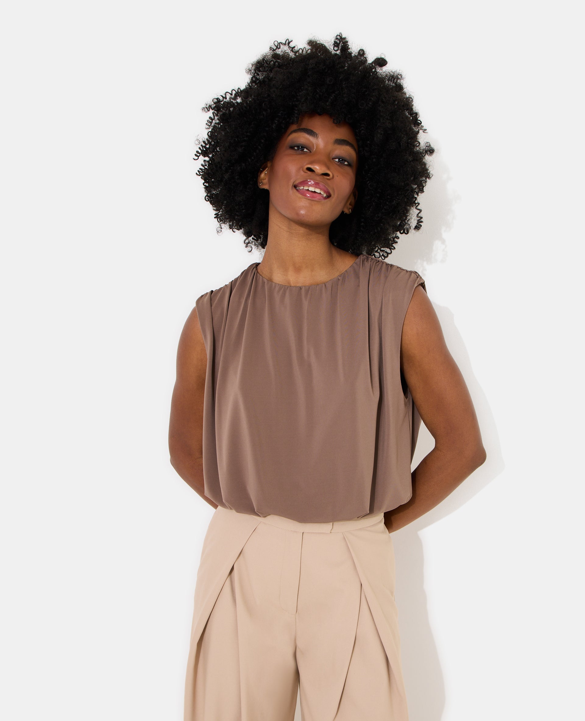 Top boule sans manches en maille fluide