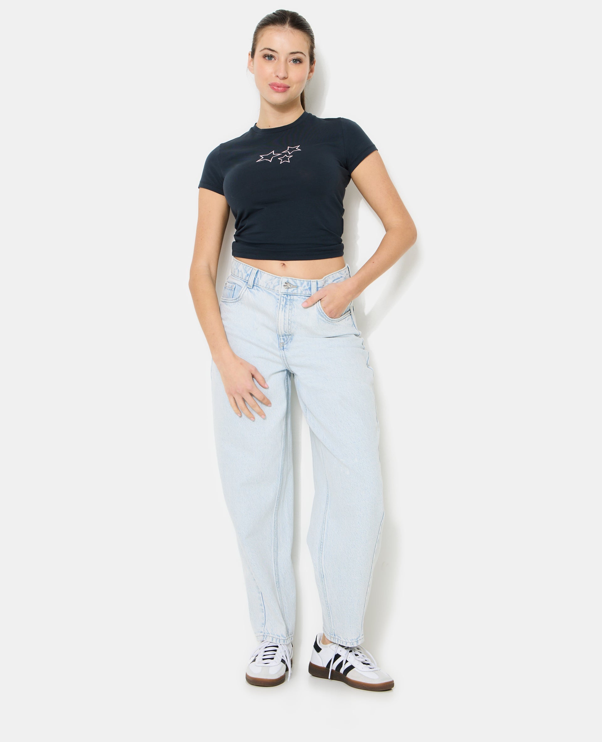 T-shirt ajusté avec étoiles brodées