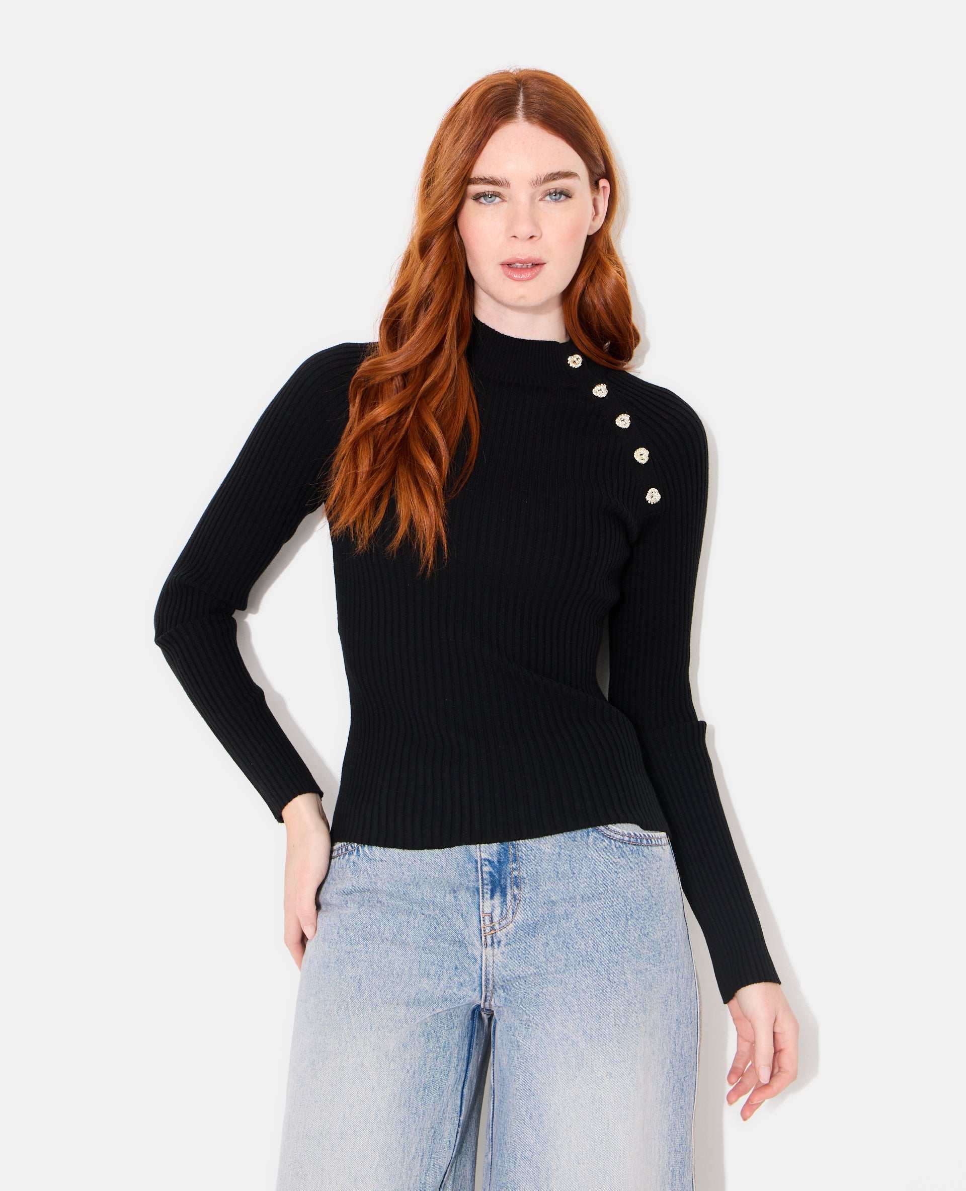 Pull moulant en maille côtelée avec boutons