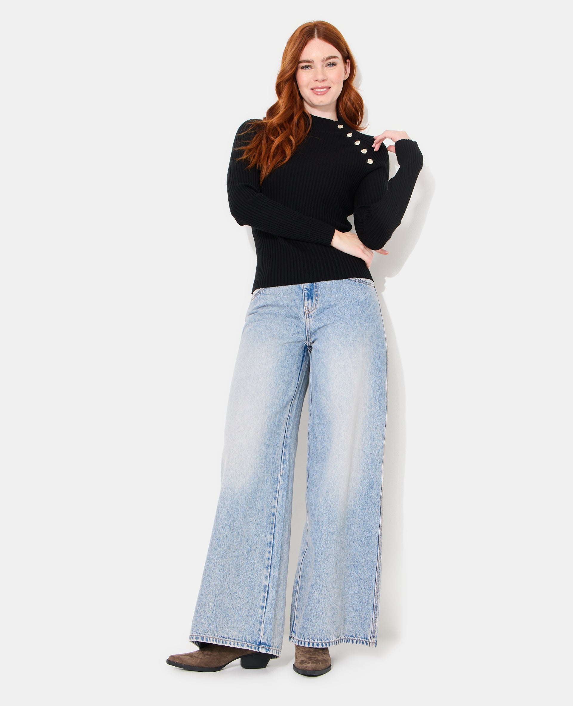 Pull moulant en maille côtelée avec boutons