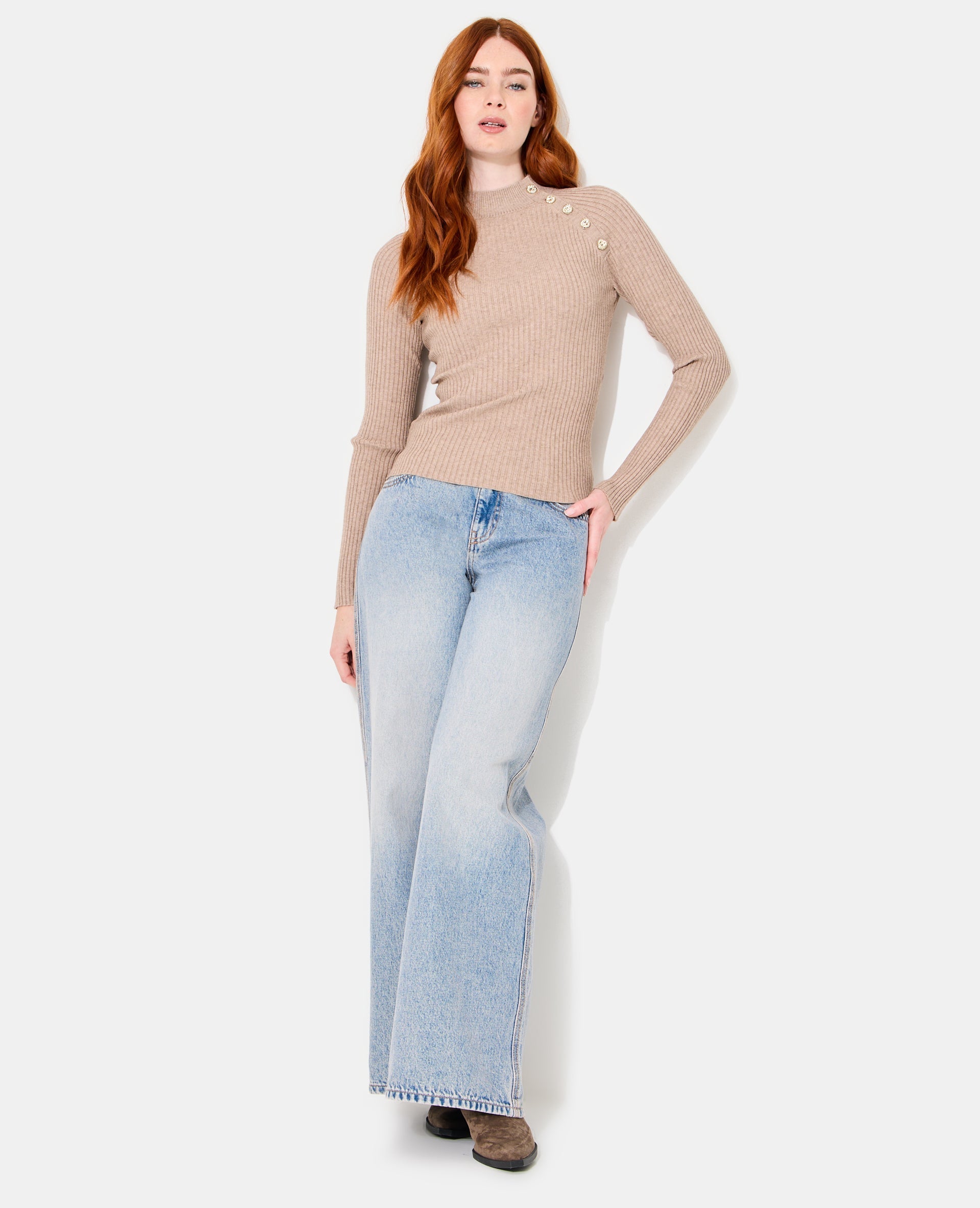 Pull moulant en maille côtelée avec boutons