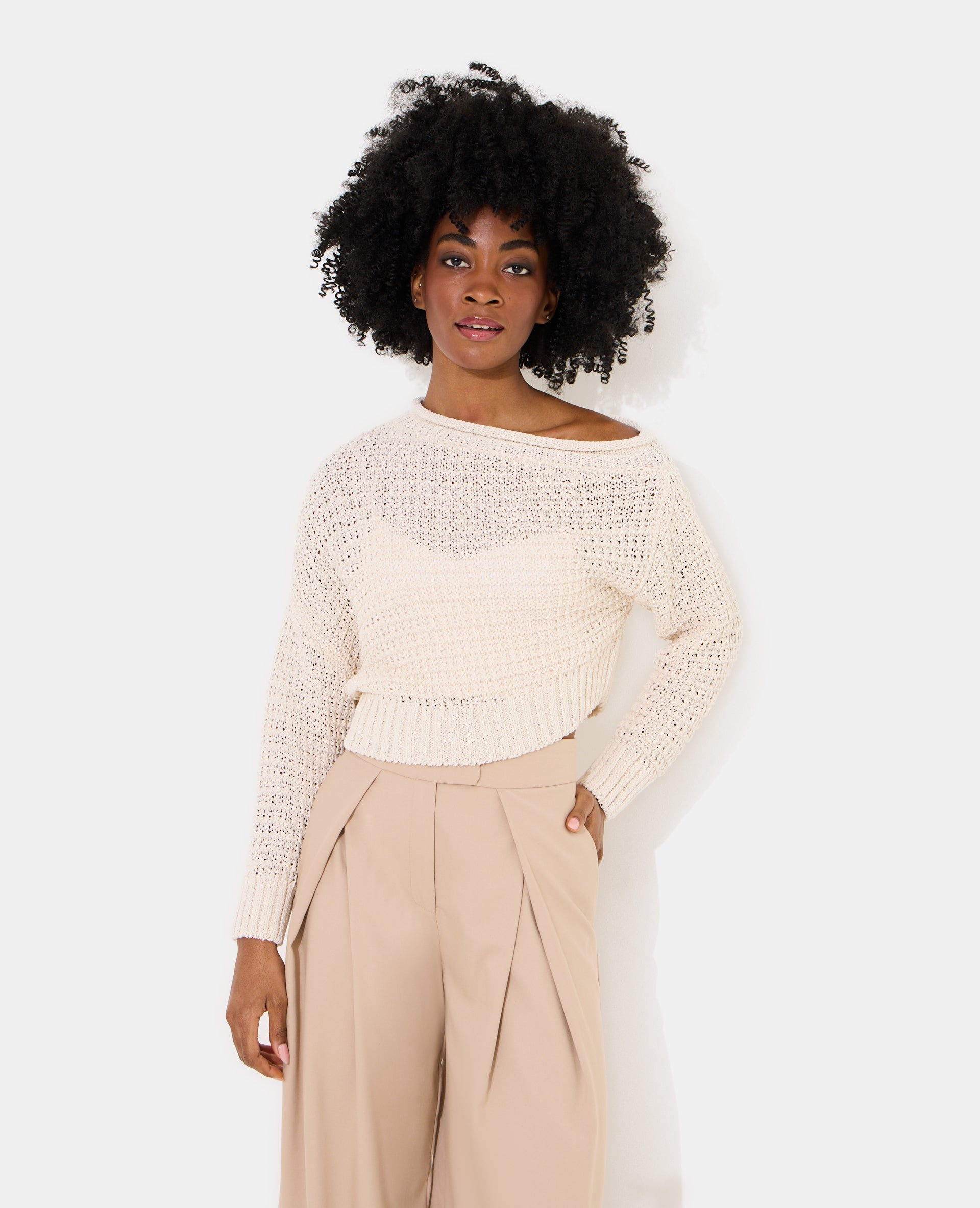 Pull asymétrique en maille ajourée
