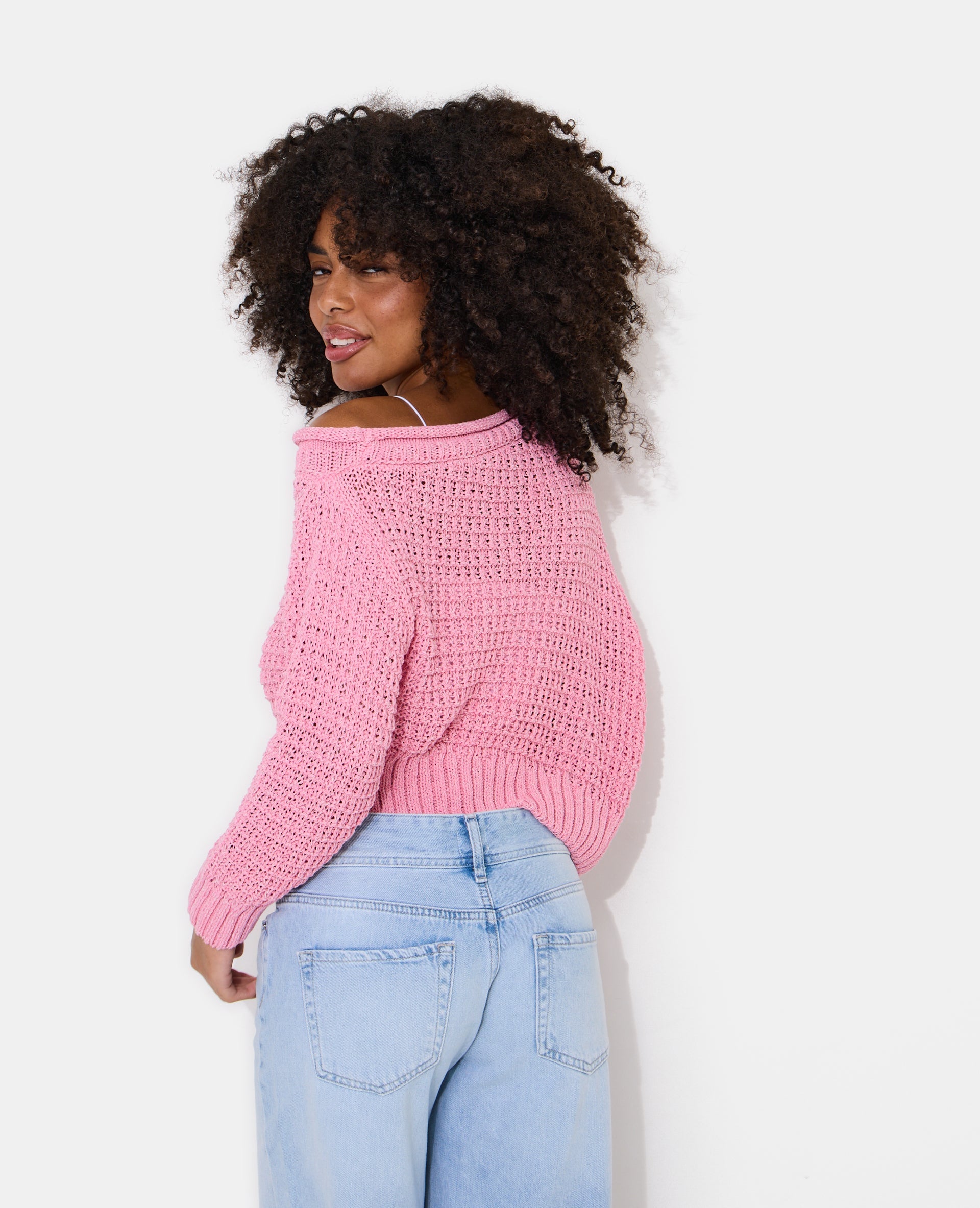 Pull asymétrique en maille ajourée