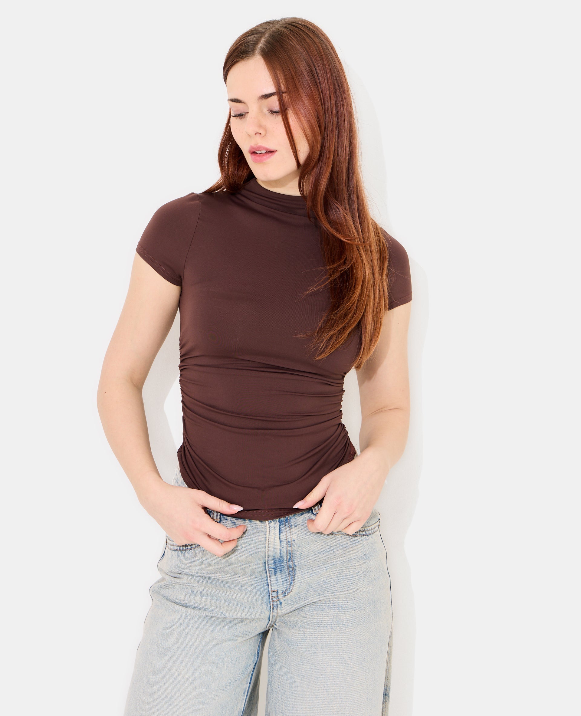 T-shirt avec col montant et fronces côtés
