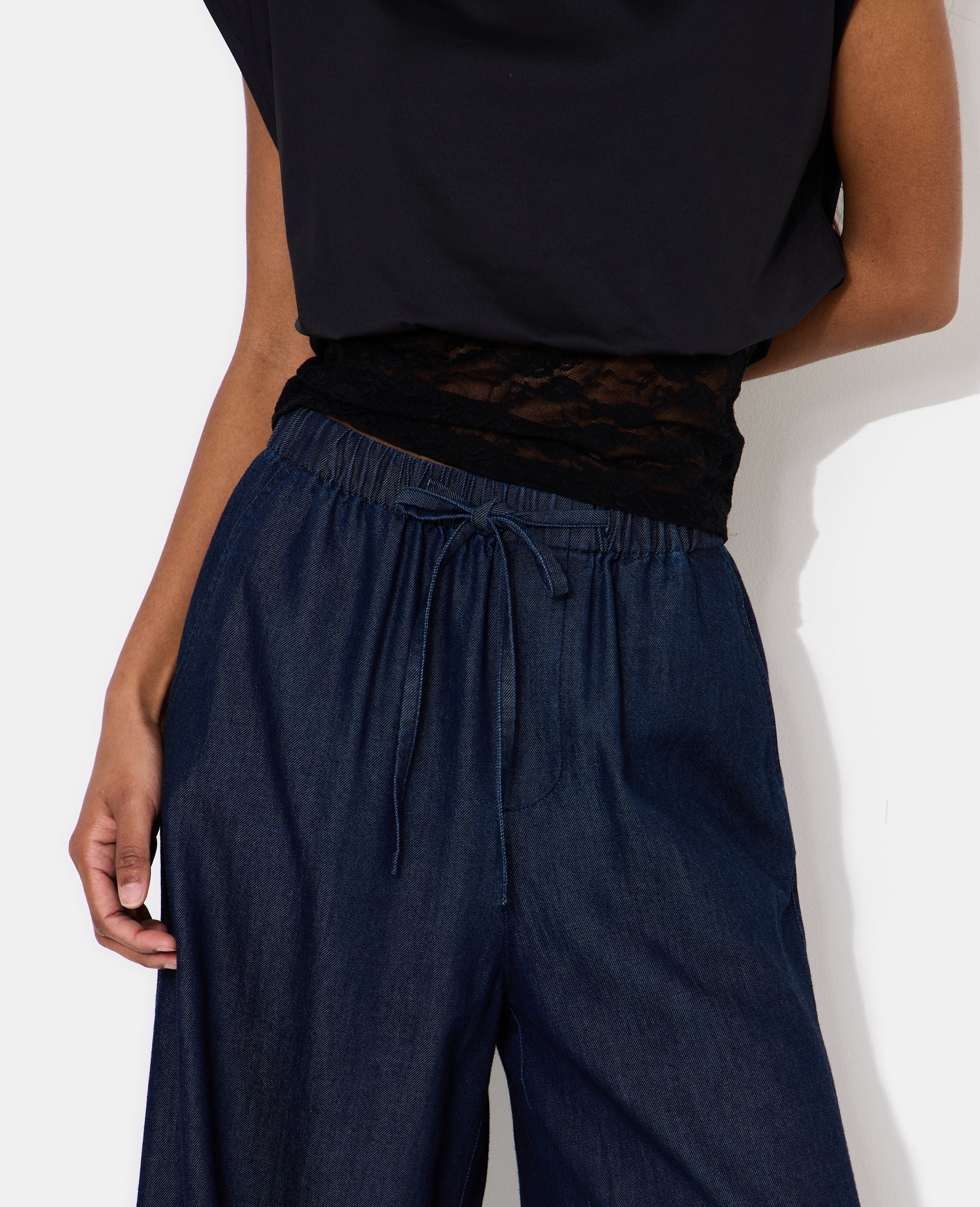 T-shirt sans manches avec dentelle